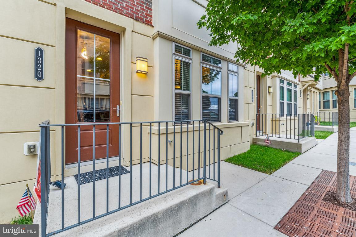 LOCUST POINT - Residential