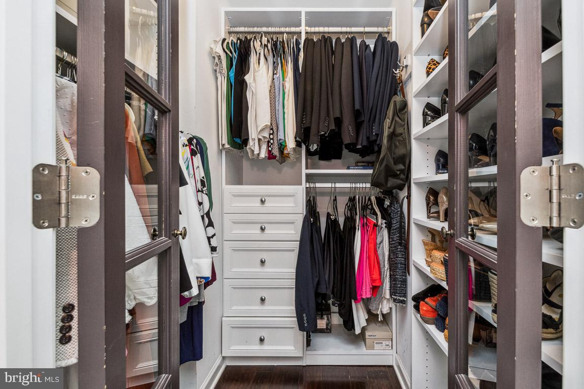 LOCUST POINT - Residential