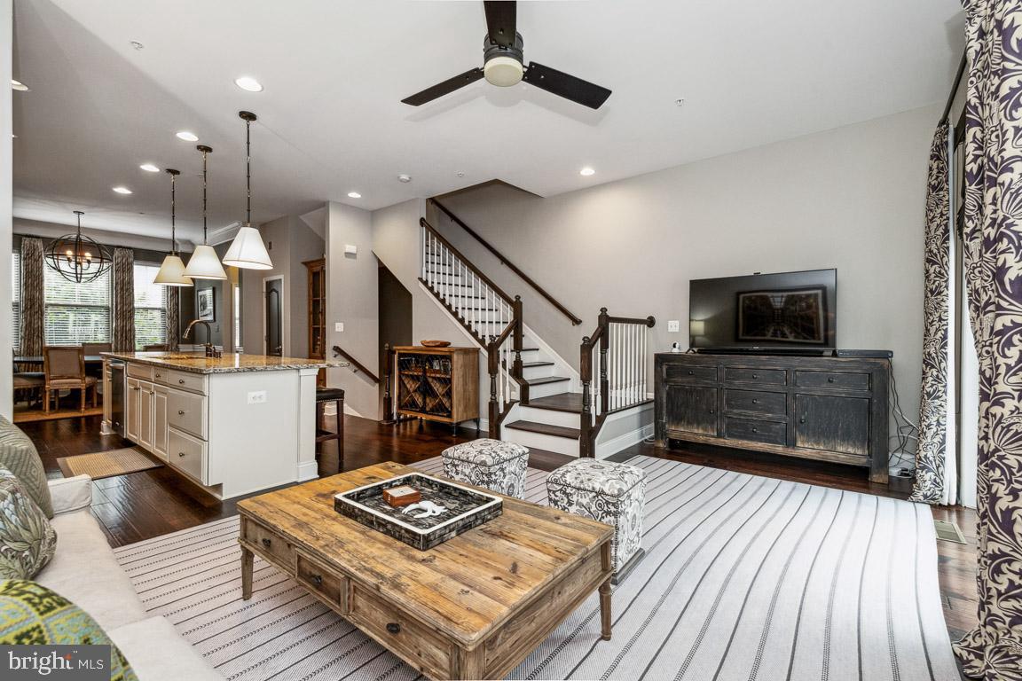 LOCUST POINT - Residential