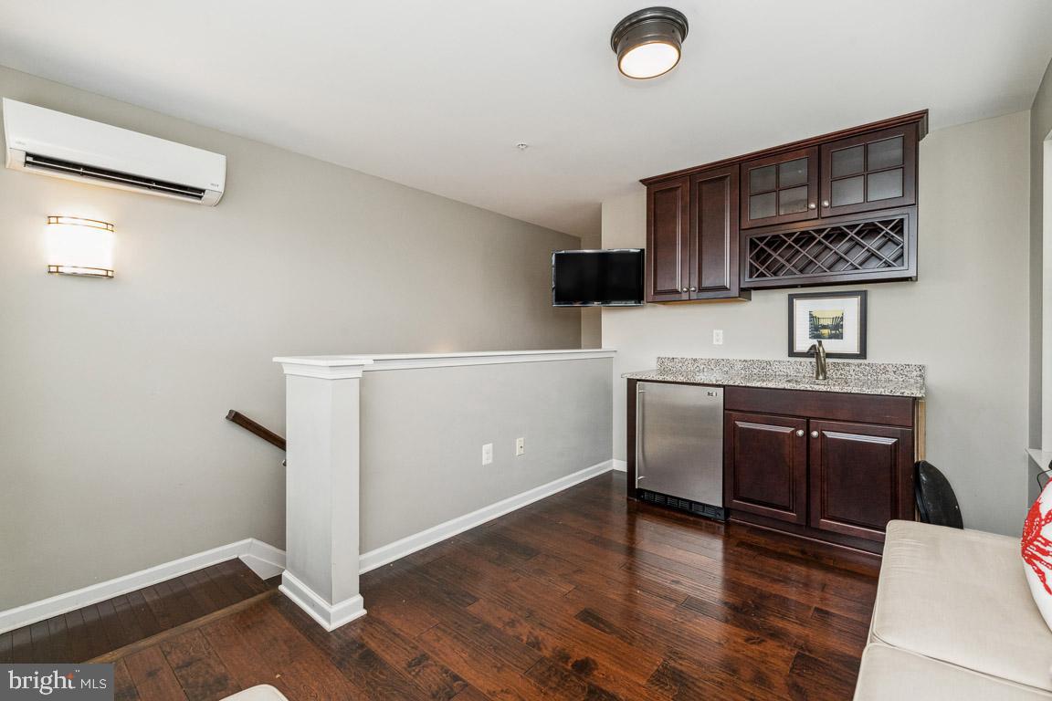 LOCUST POINT - Residential