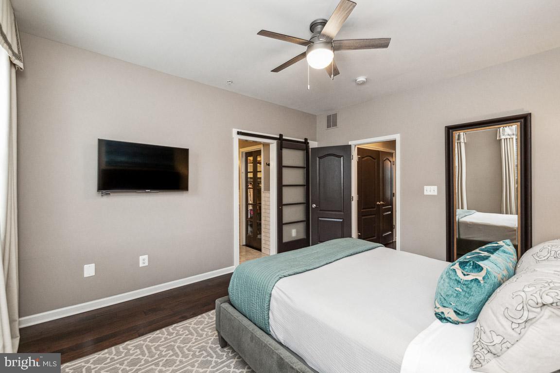 LOCUST POINT - Residential