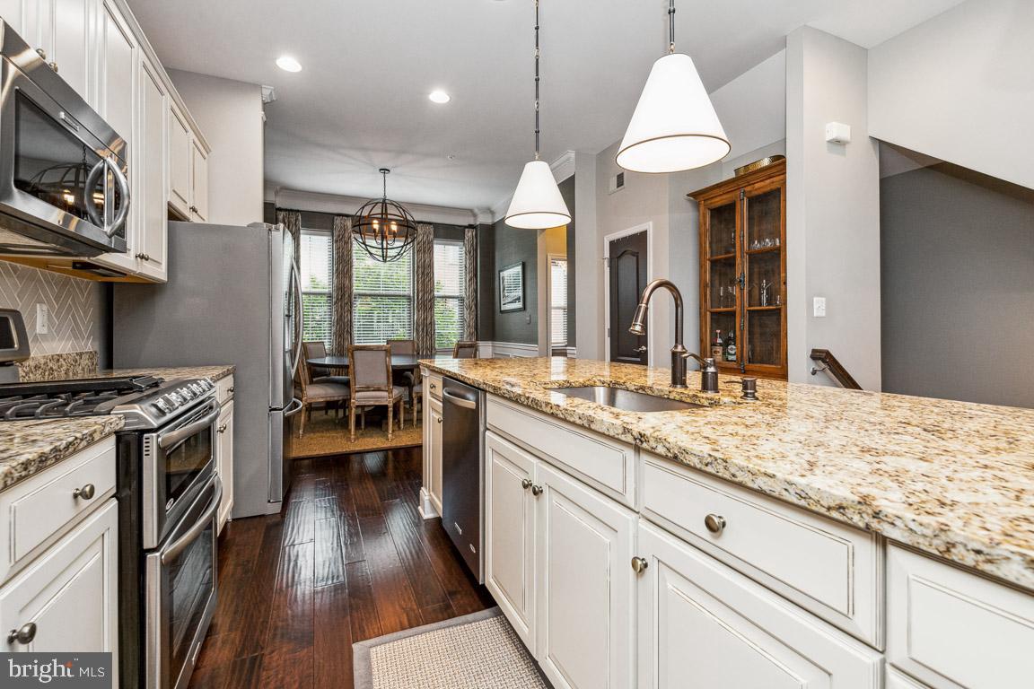 LOCUST POINT - Residential