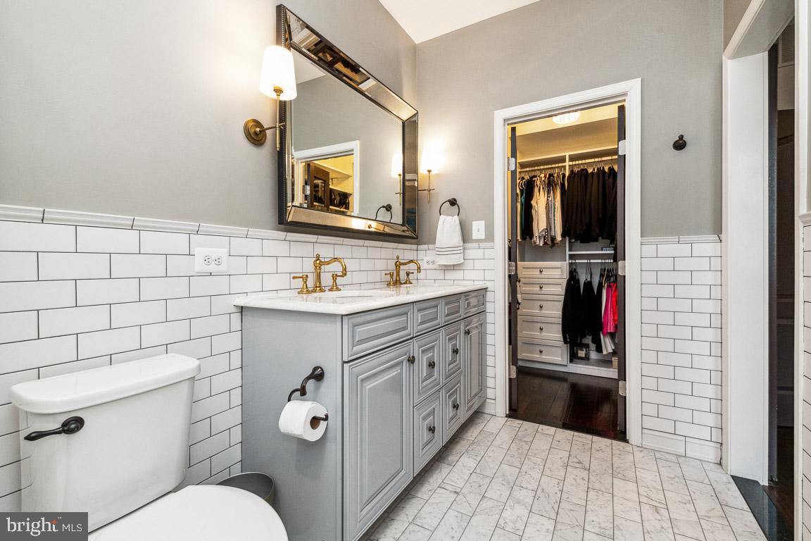 LOCUST POINT - Residential