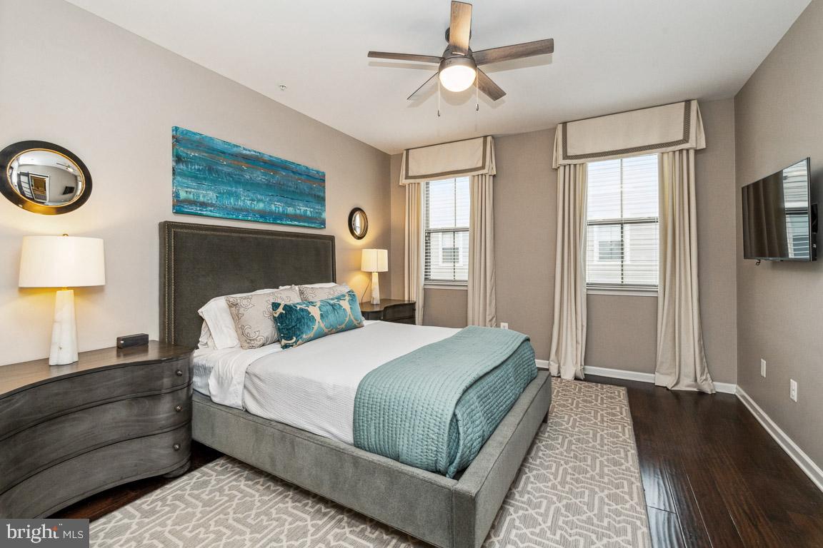 LOCUST POINT - Residential