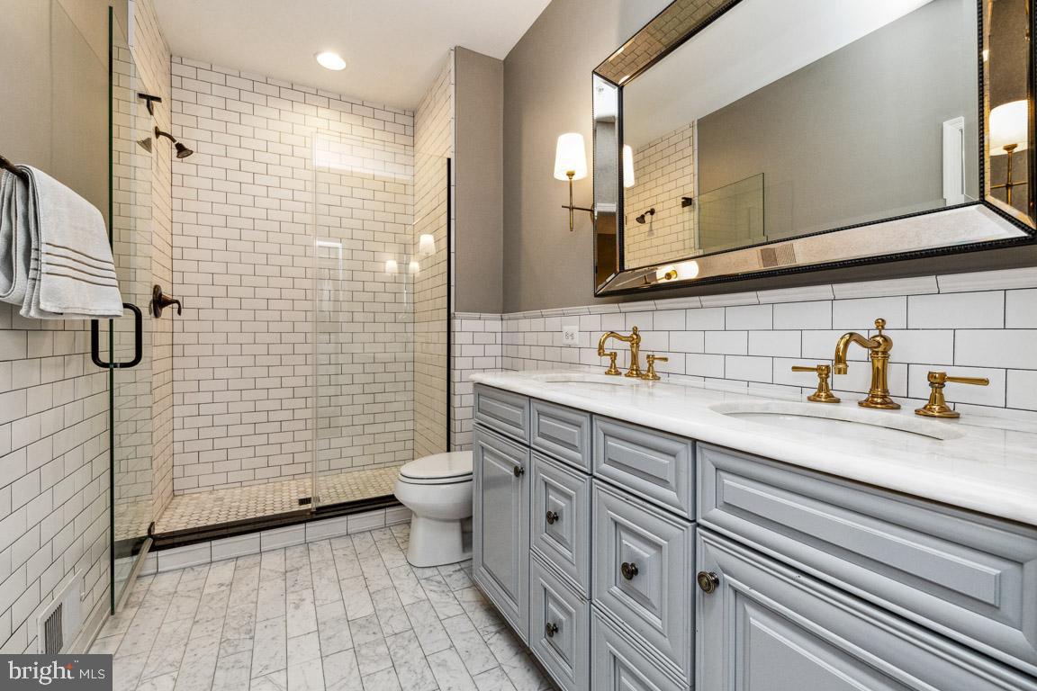 LOCUST POINT - Residential