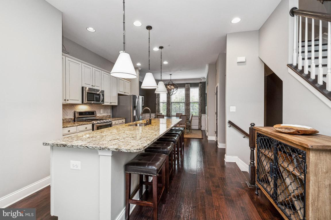 LOCUST POINT - Residential