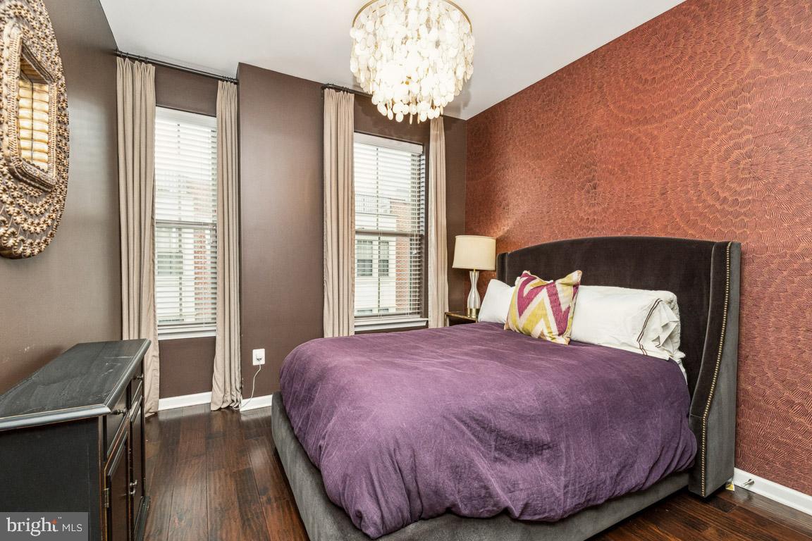 LOCUST POINT - Residential