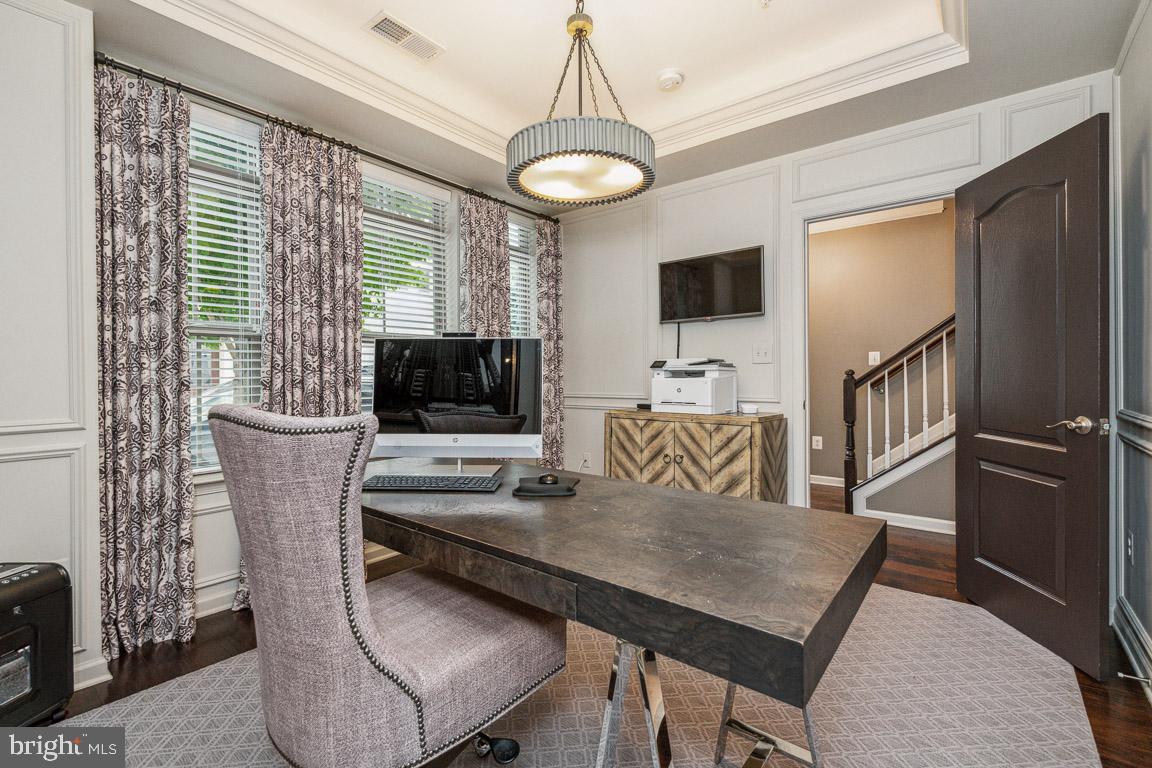 LOCUST POINT - Residential