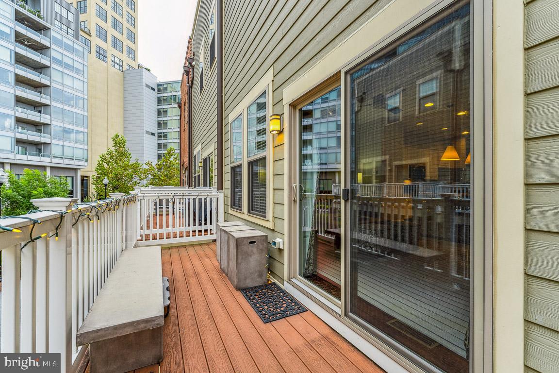 LOCUST POINT - Residential