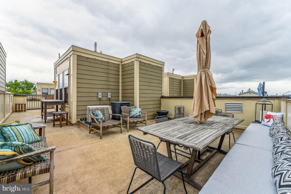 LOCUST POINT - Residential