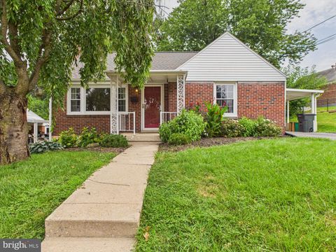 Photo of 142 Cedar Street, EPHRATA, PA 17522 (MLS # PALA2074274)