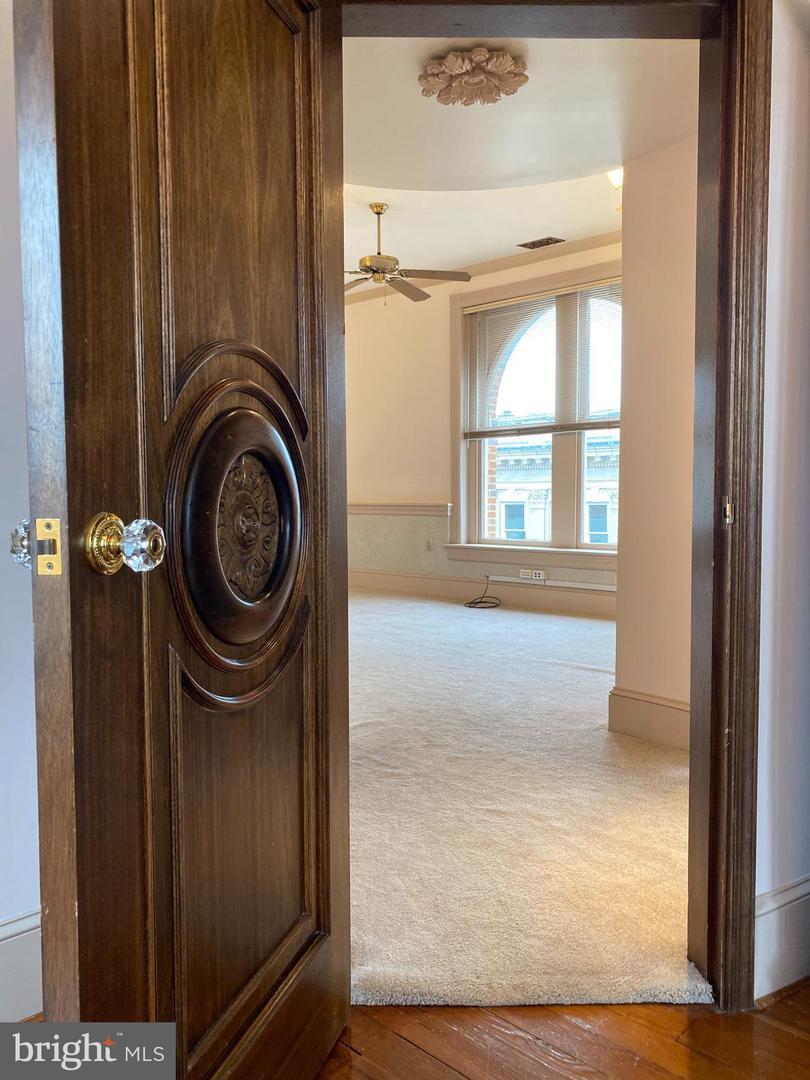 3 PICCADILLY STREET W 3