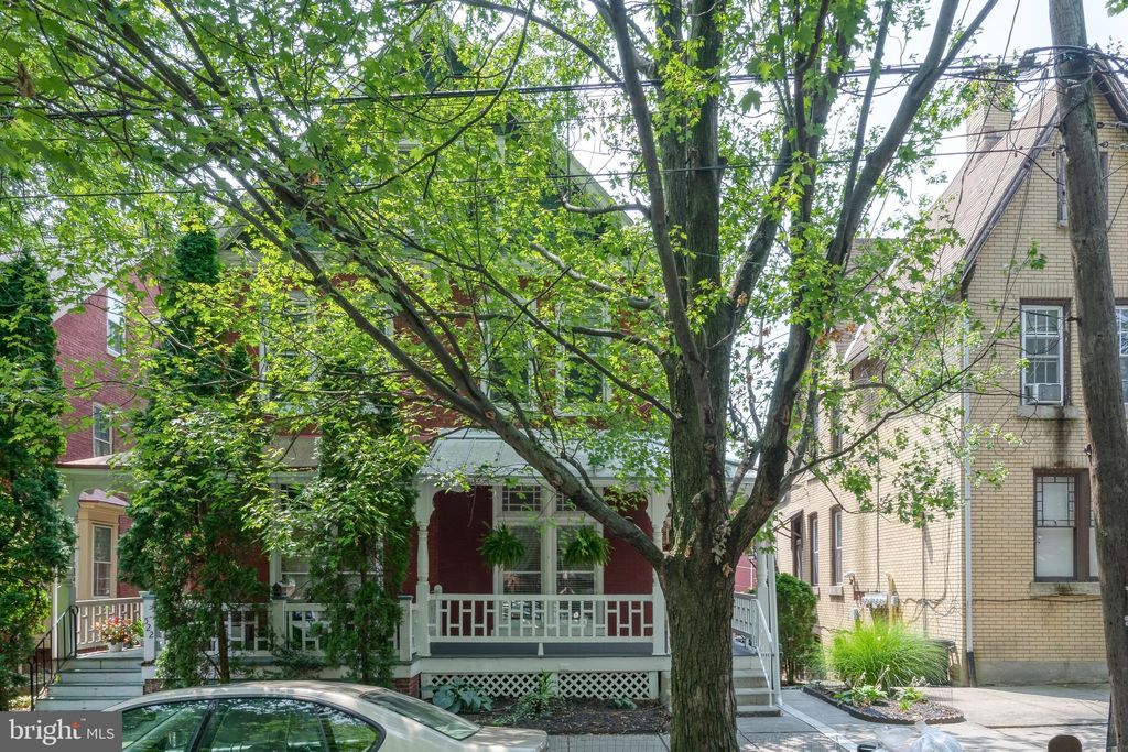 Photo of 524 W JAMES ST, LANCASTER, PA 17603 (MLS # PALA2038464)