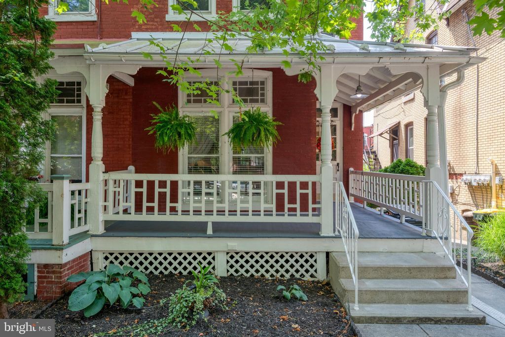 Photo of 524 W JAMES ST, LANCASTER, PA 17603 (MLS # PALA2038464)