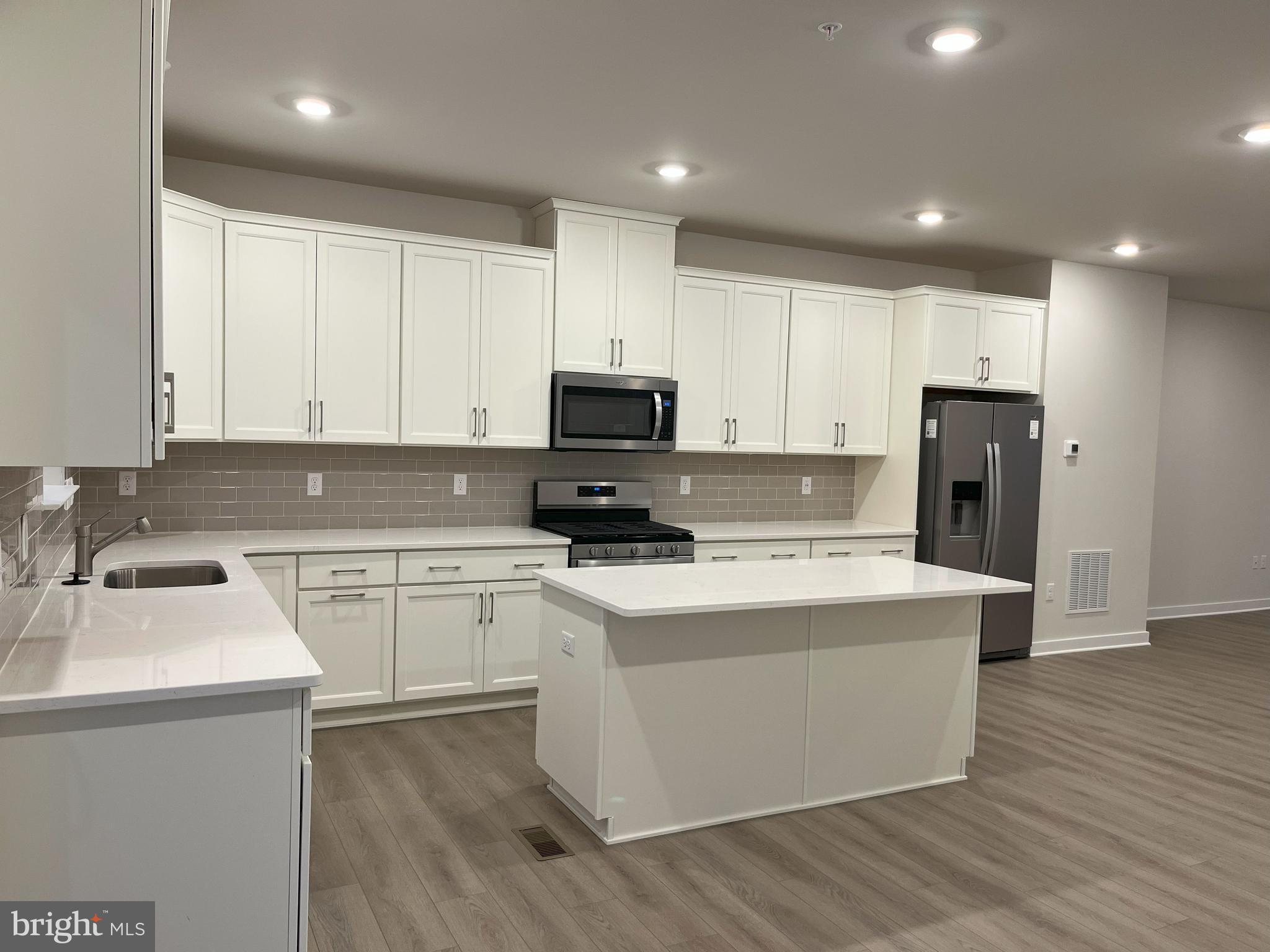 RIVER PIONTE - Residential Lease