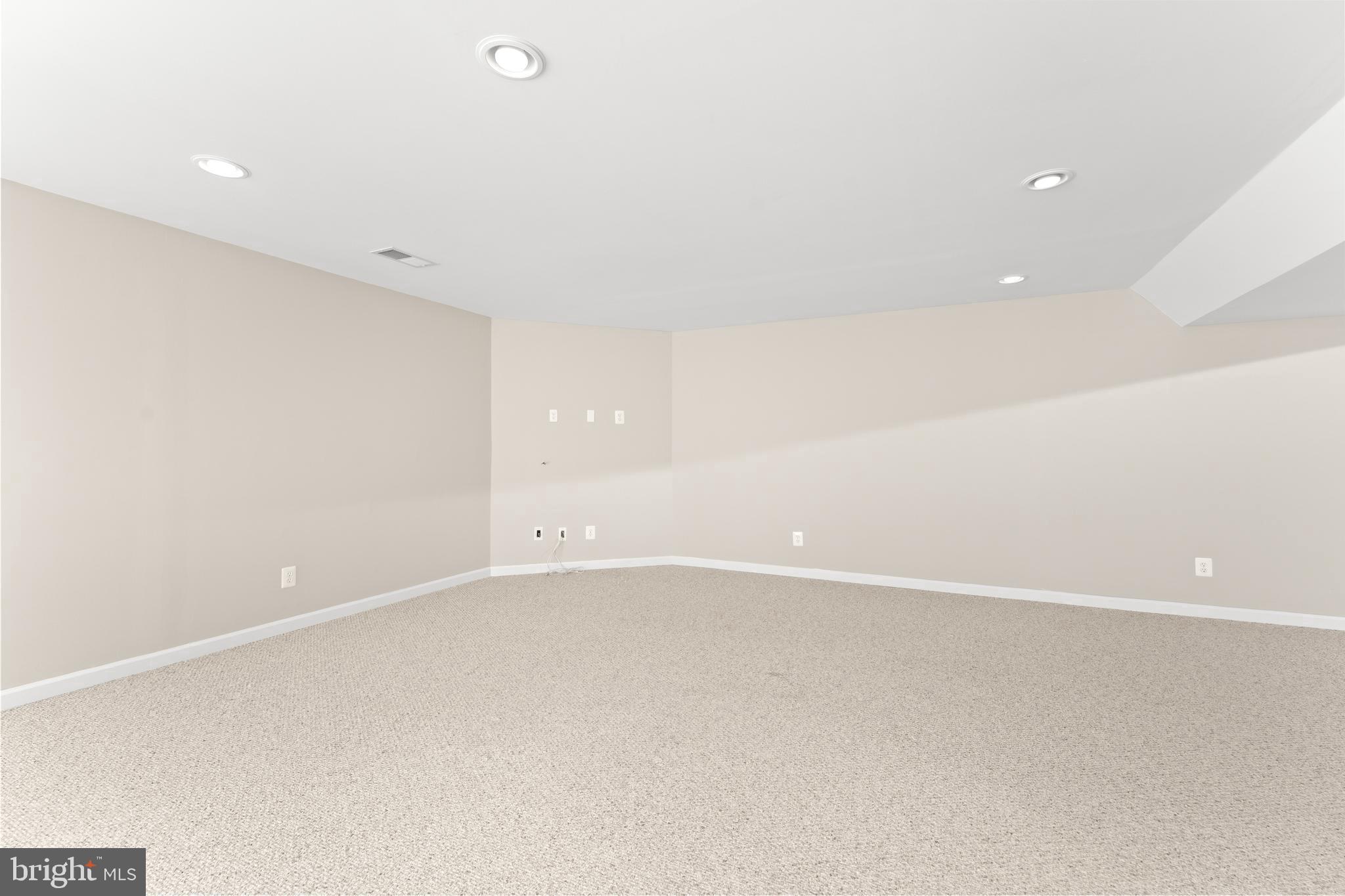 CARRIAGE HILL AT FALLS - Residential