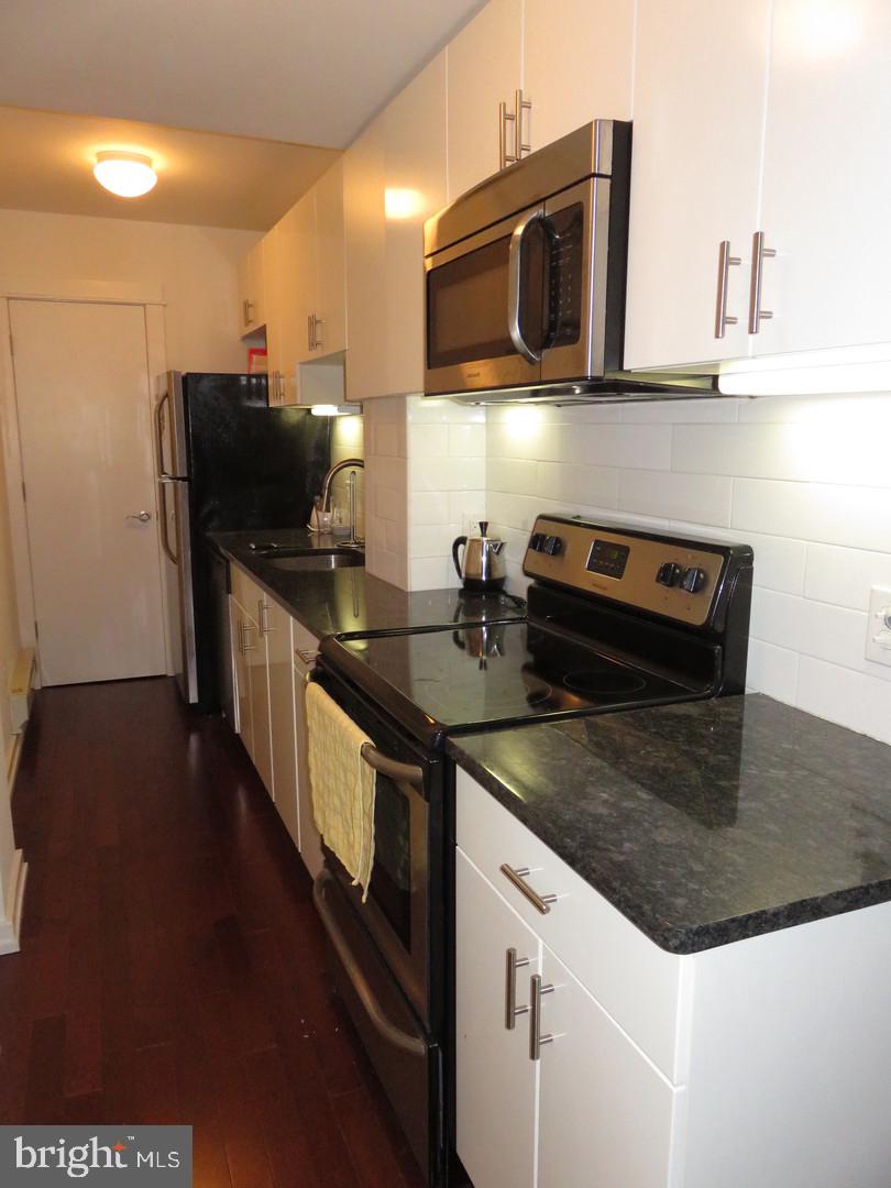 WASHINGTON SQ WEST - Residential Lease