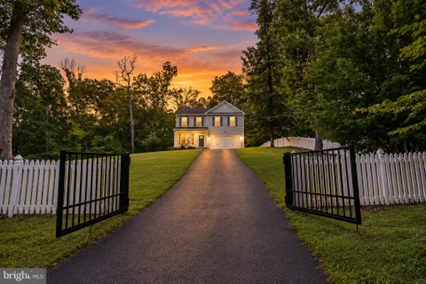 43 Twin Oaks Drive, Stafford, VA MLS: VAST2053820