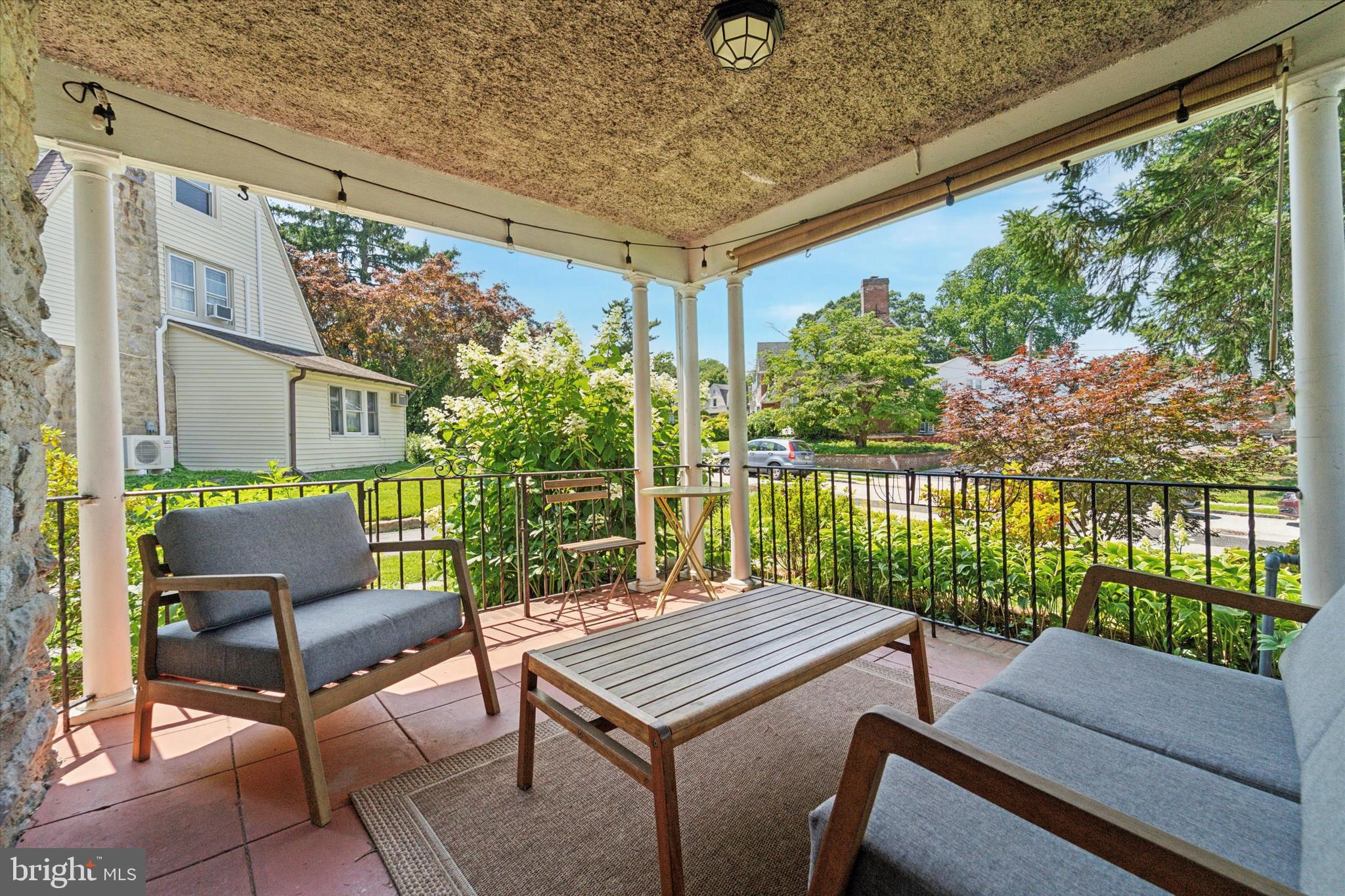 1422 SURREY LANE