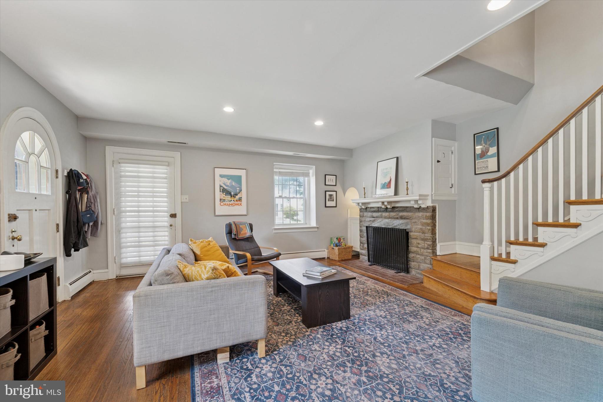 1422 SURREY LANE