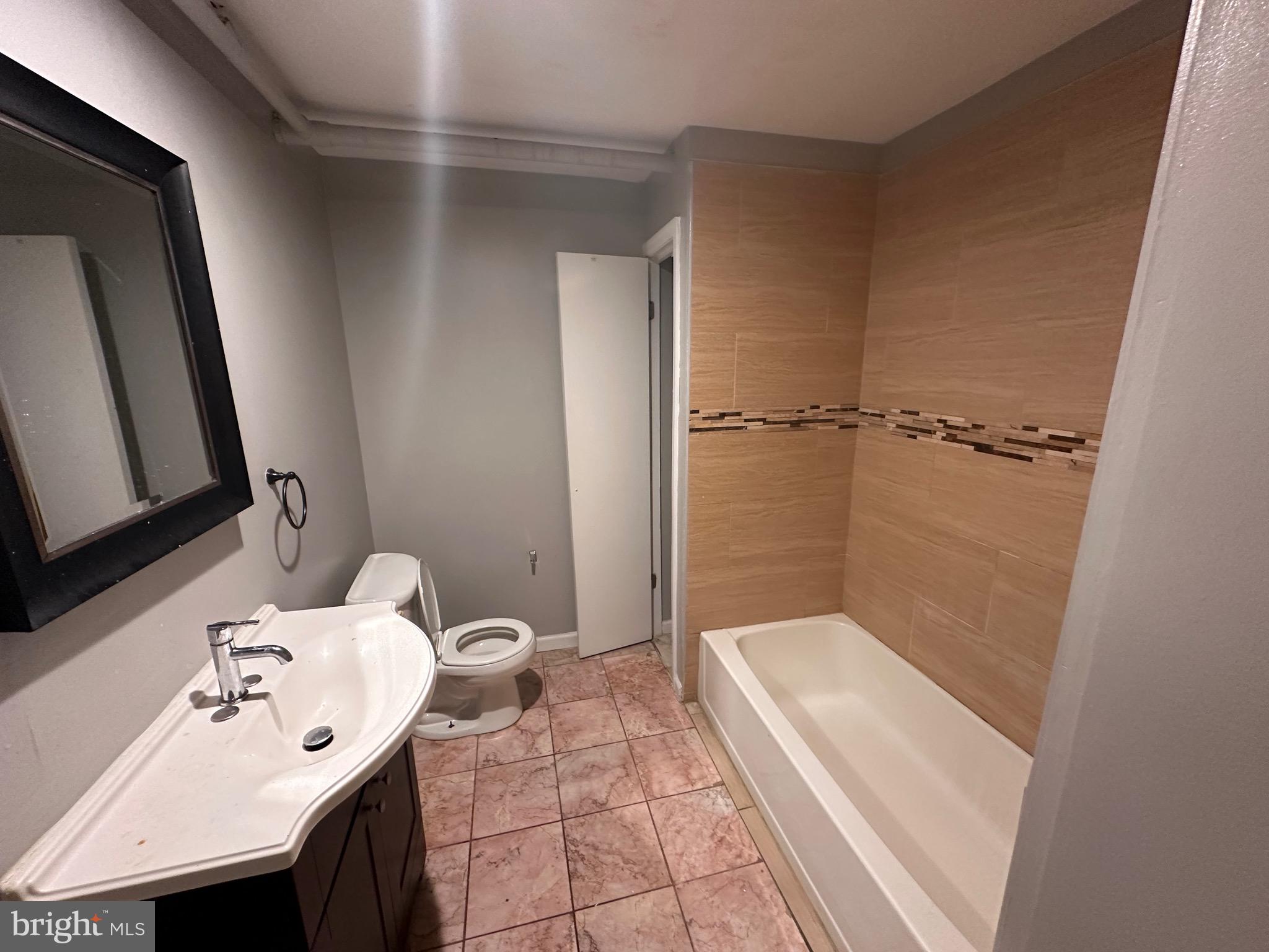 PHILADELPHIA (NORTH) - Residential Lease