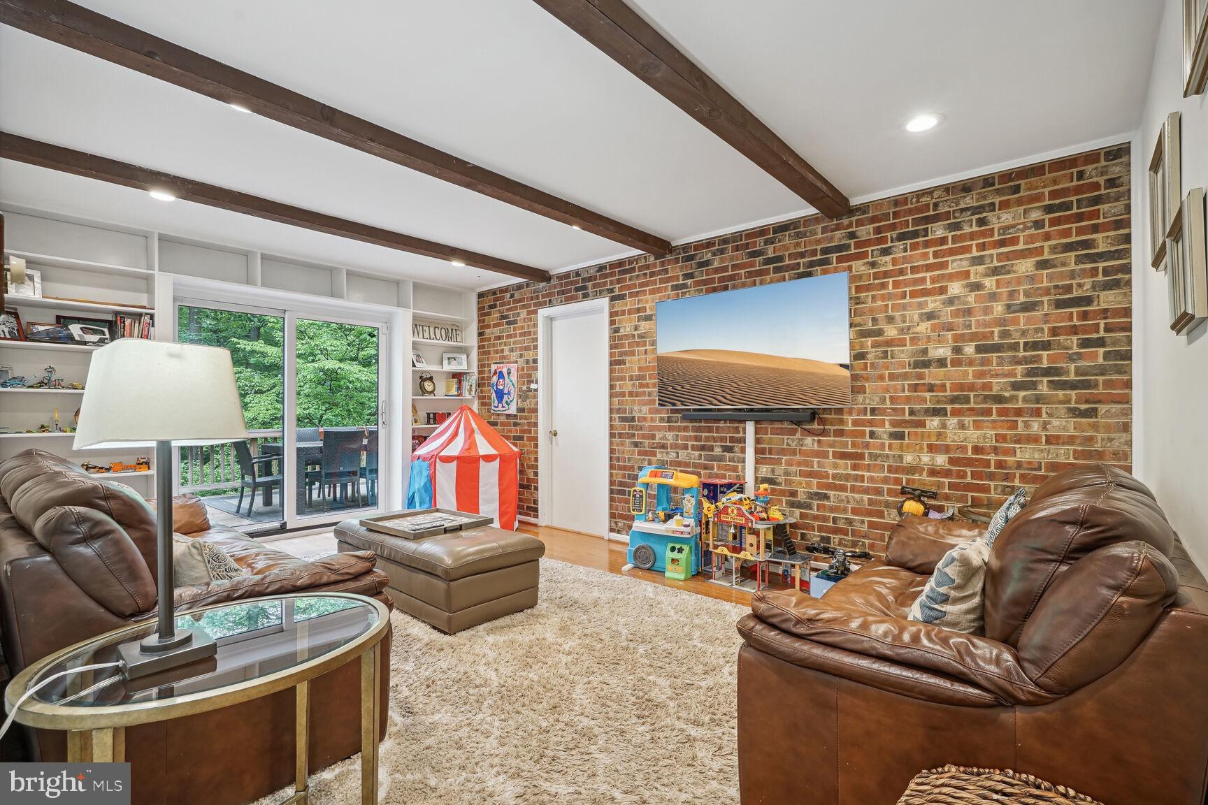 SUTTON PLACE - Residential Lease