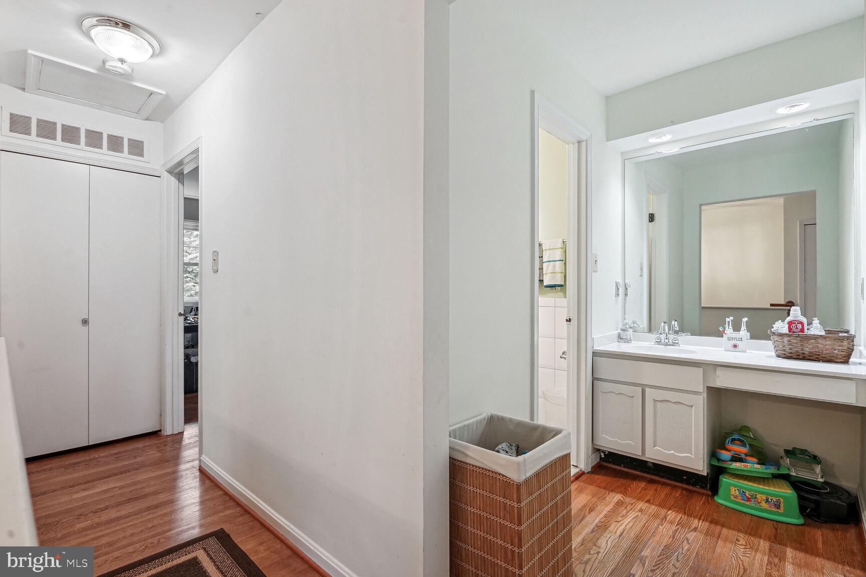 SUTTON PLACE - Residential Lease