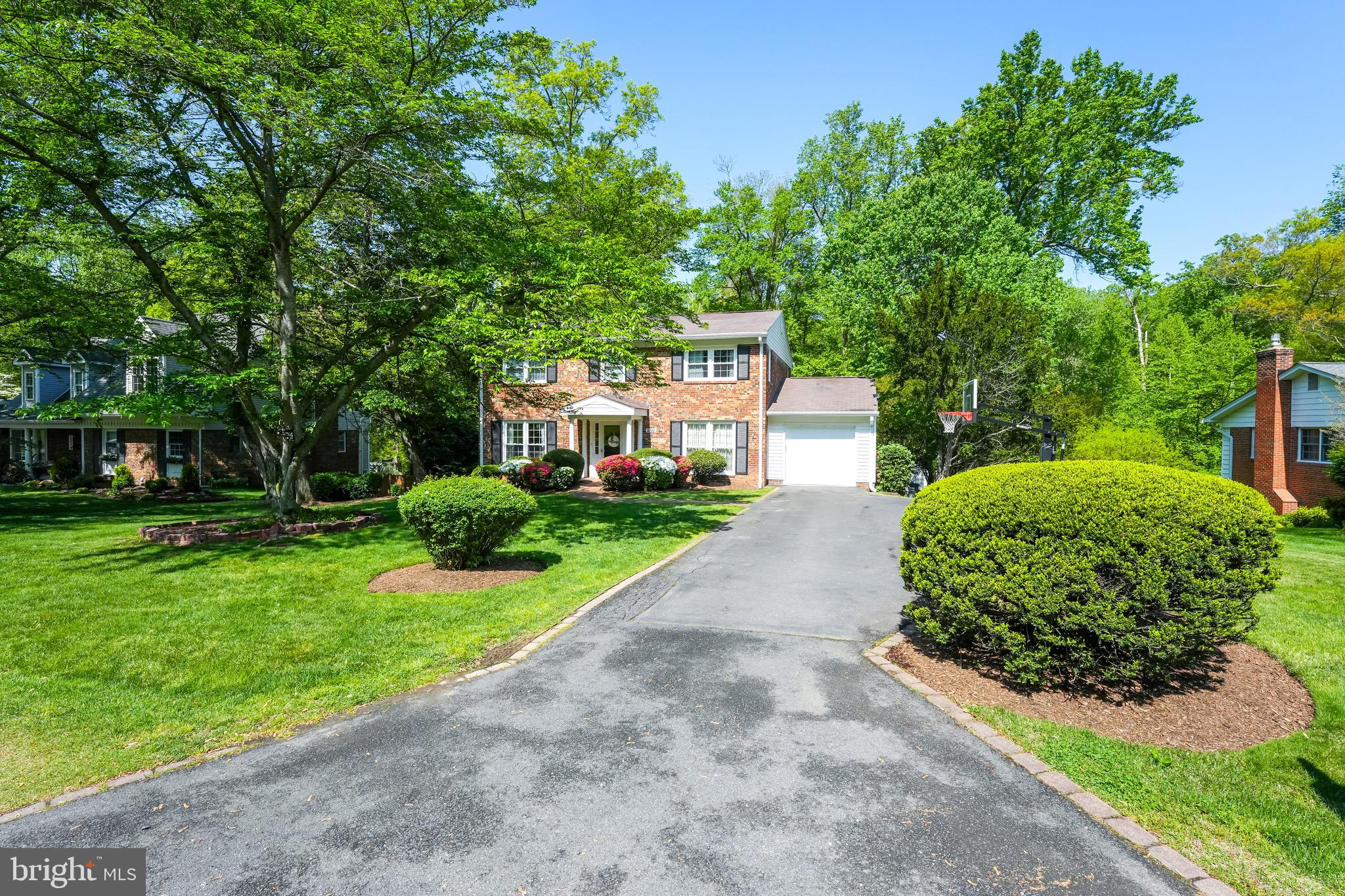 SUTTON PLACE - Residential Lease