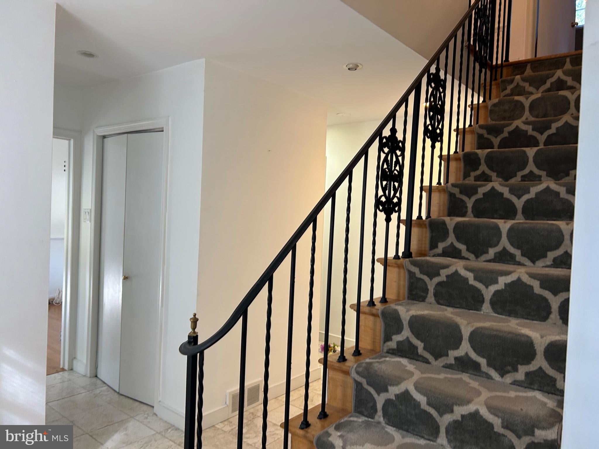1129 W WYNNEWOOD ROAD