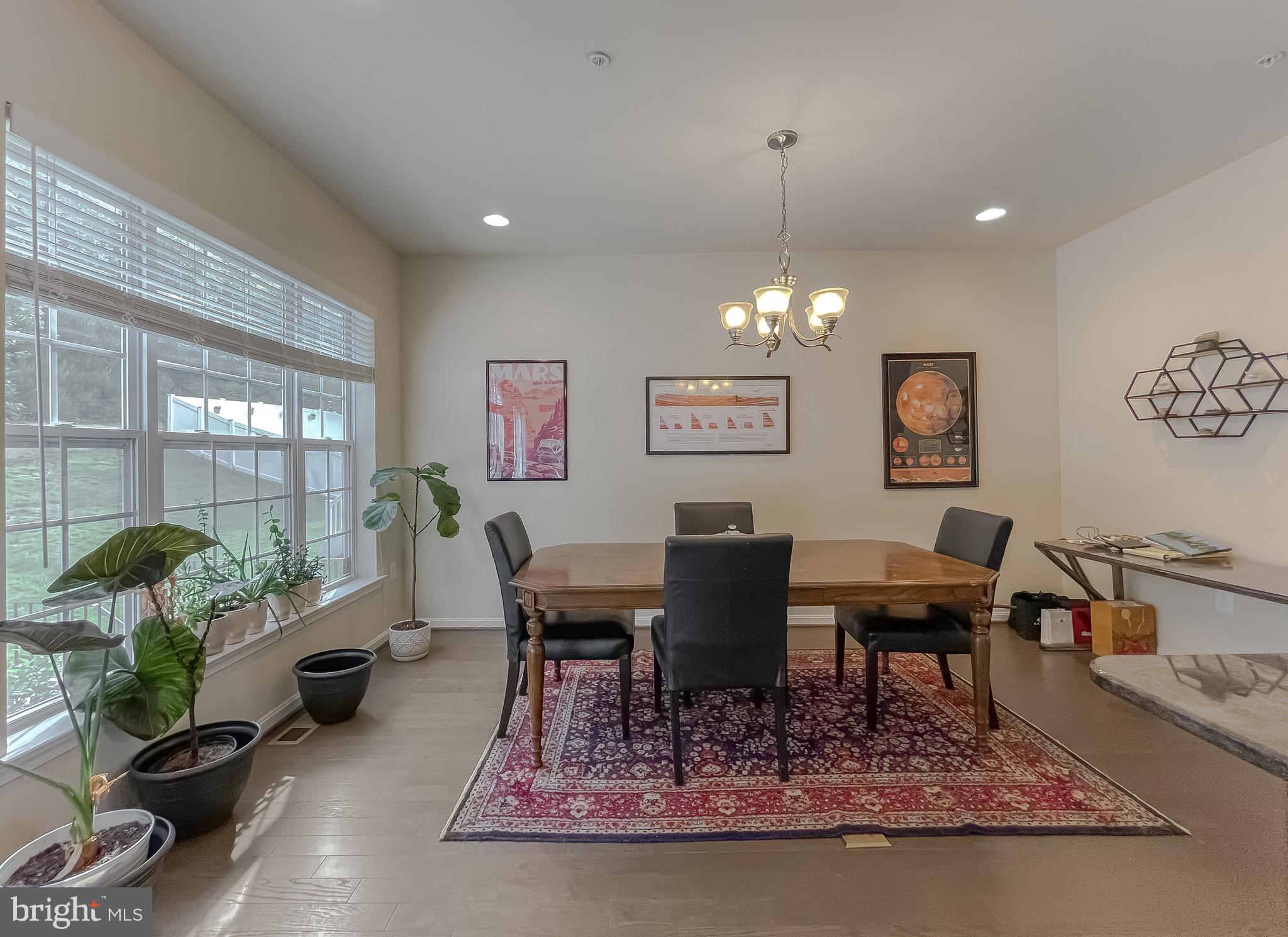 ELIZABETH HILLS PHASE 1 - Residential Lease