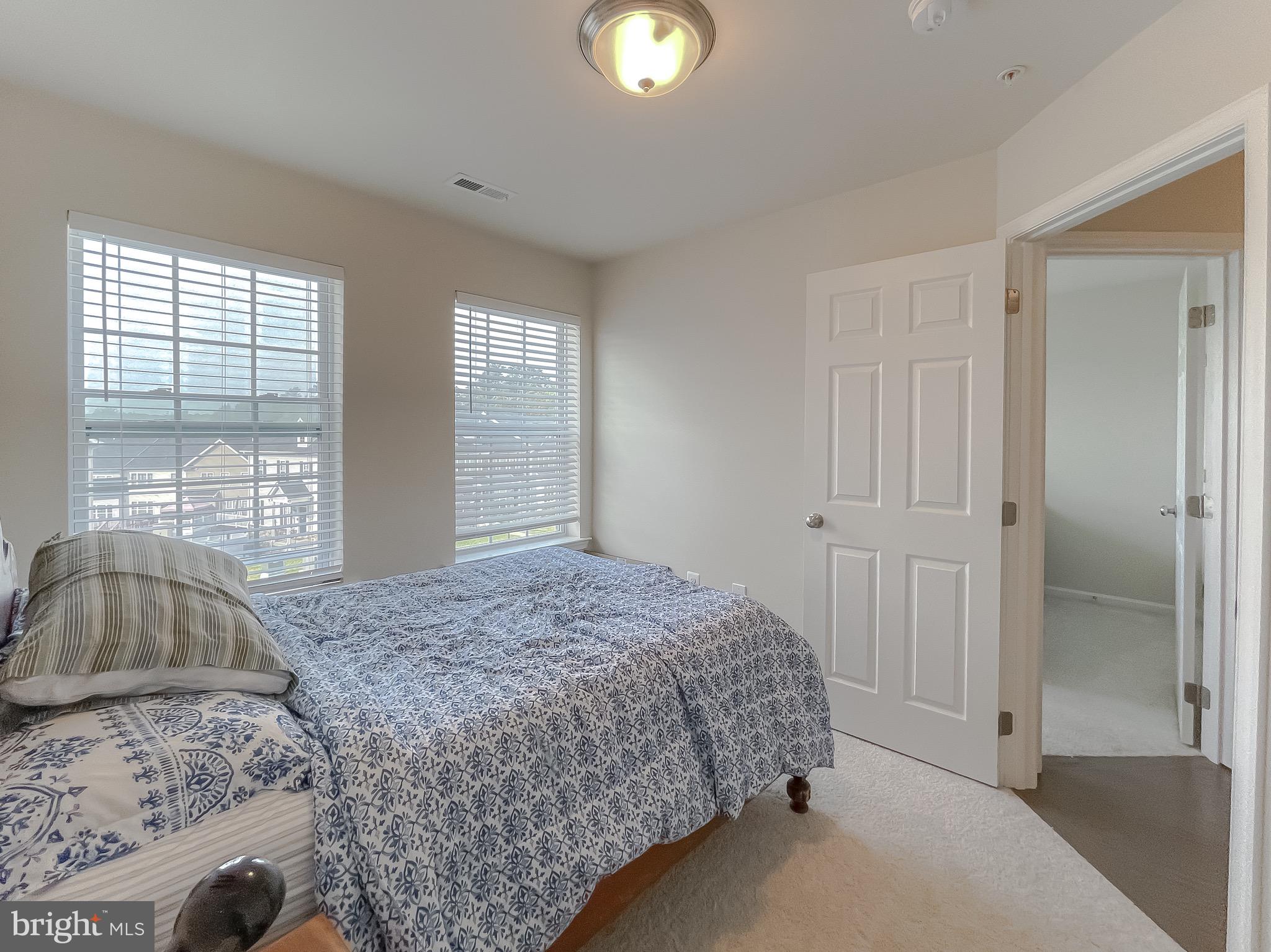 ELIZABETH HILLS PHASE 1 - Residential Lease