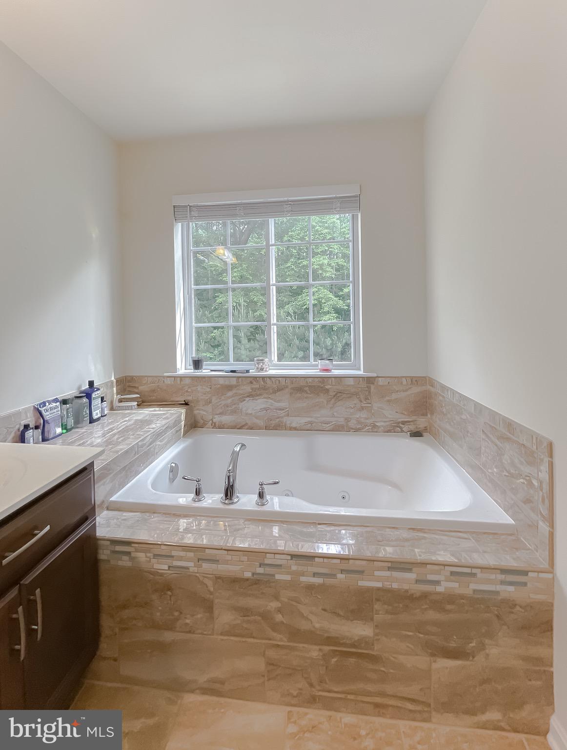 ELIZABETH HILLS PHASE 1 - Residential Lease