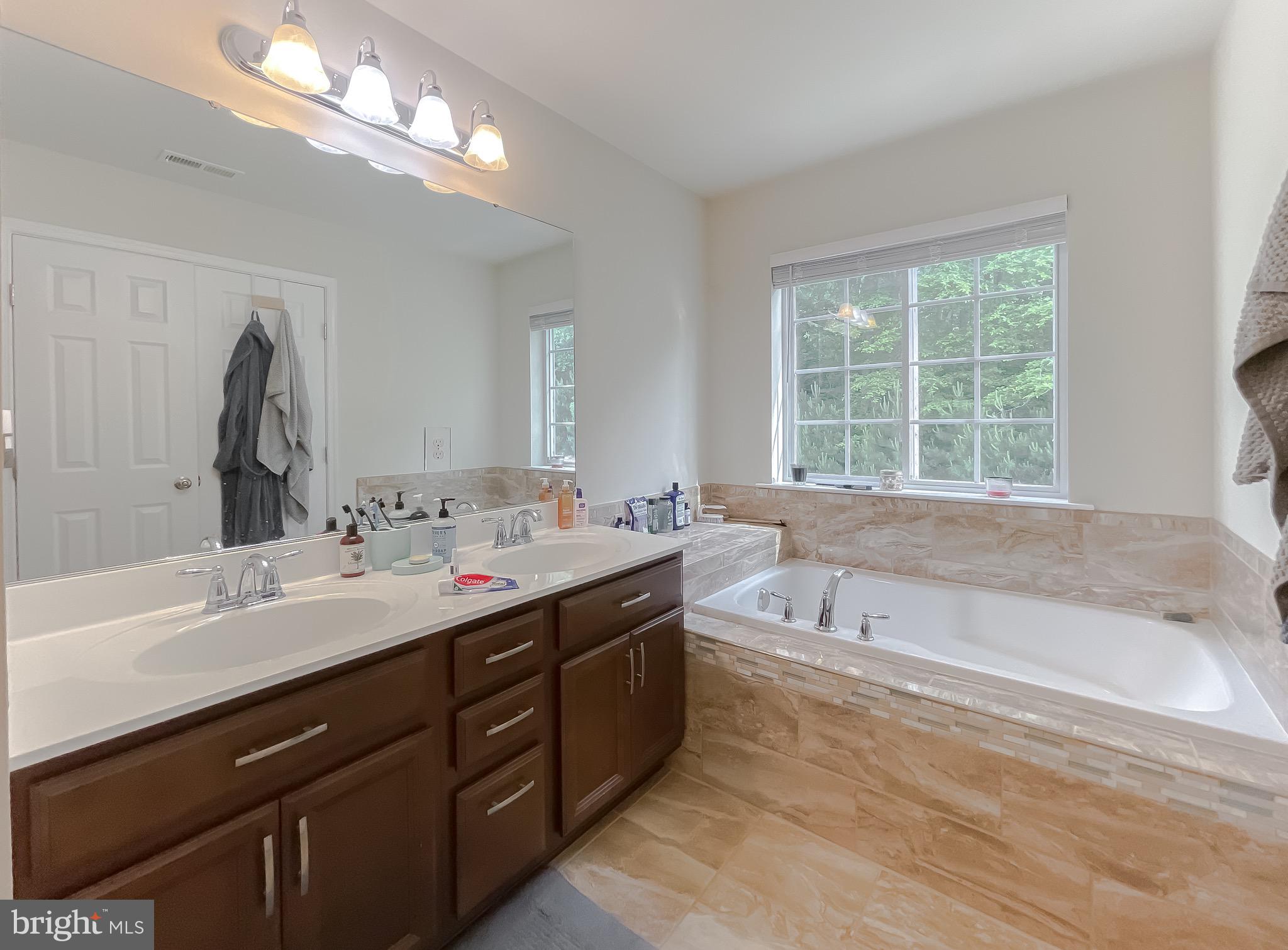 ELIZABETH HILLS PHASE 1 - Residential Lease