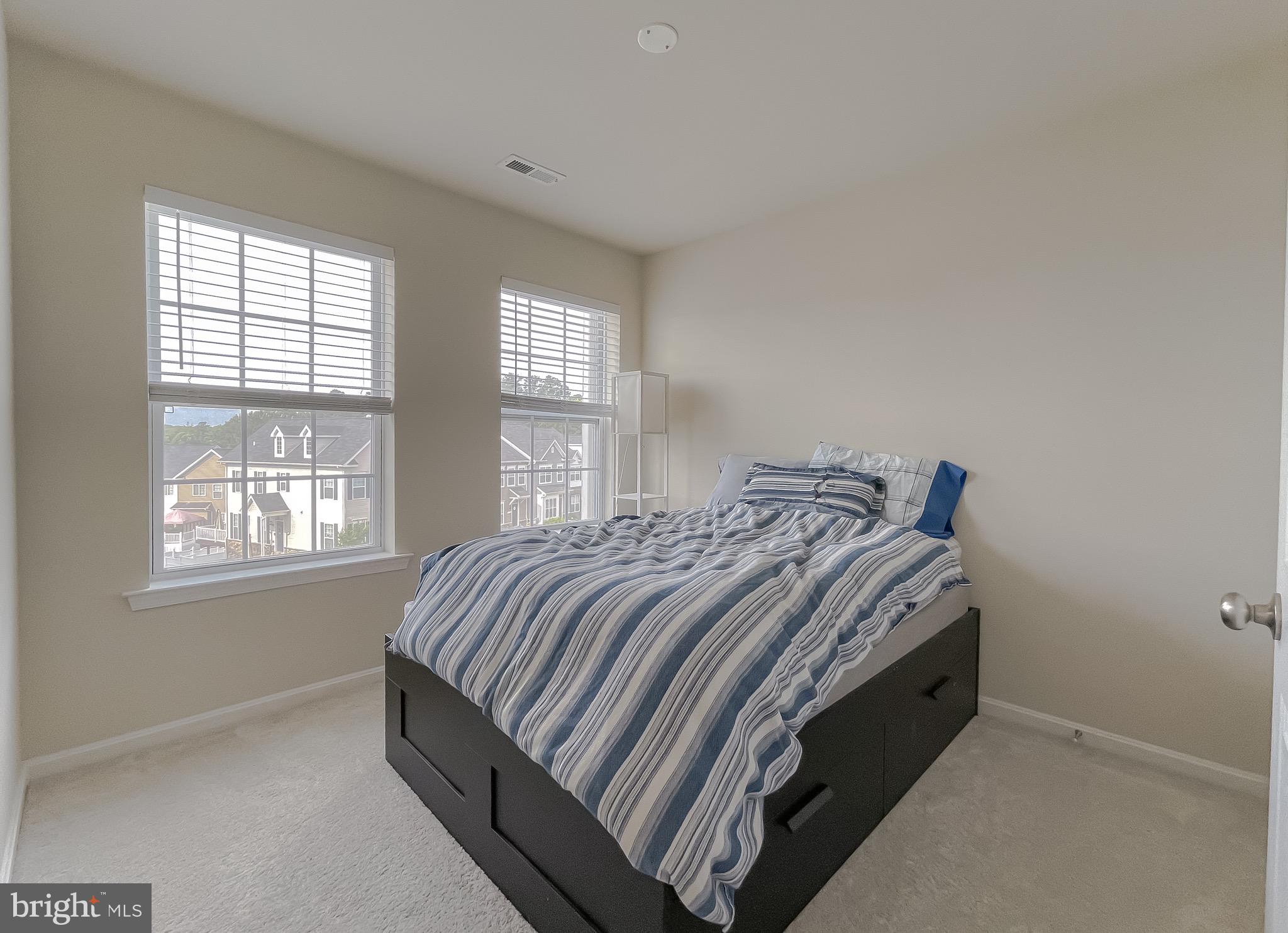 ELIZABETH HILLS PHASE 1 - Residential Lease