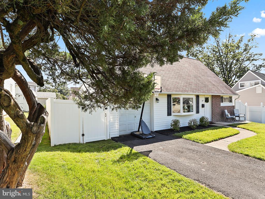 34 PARKSIDE CIRCLE