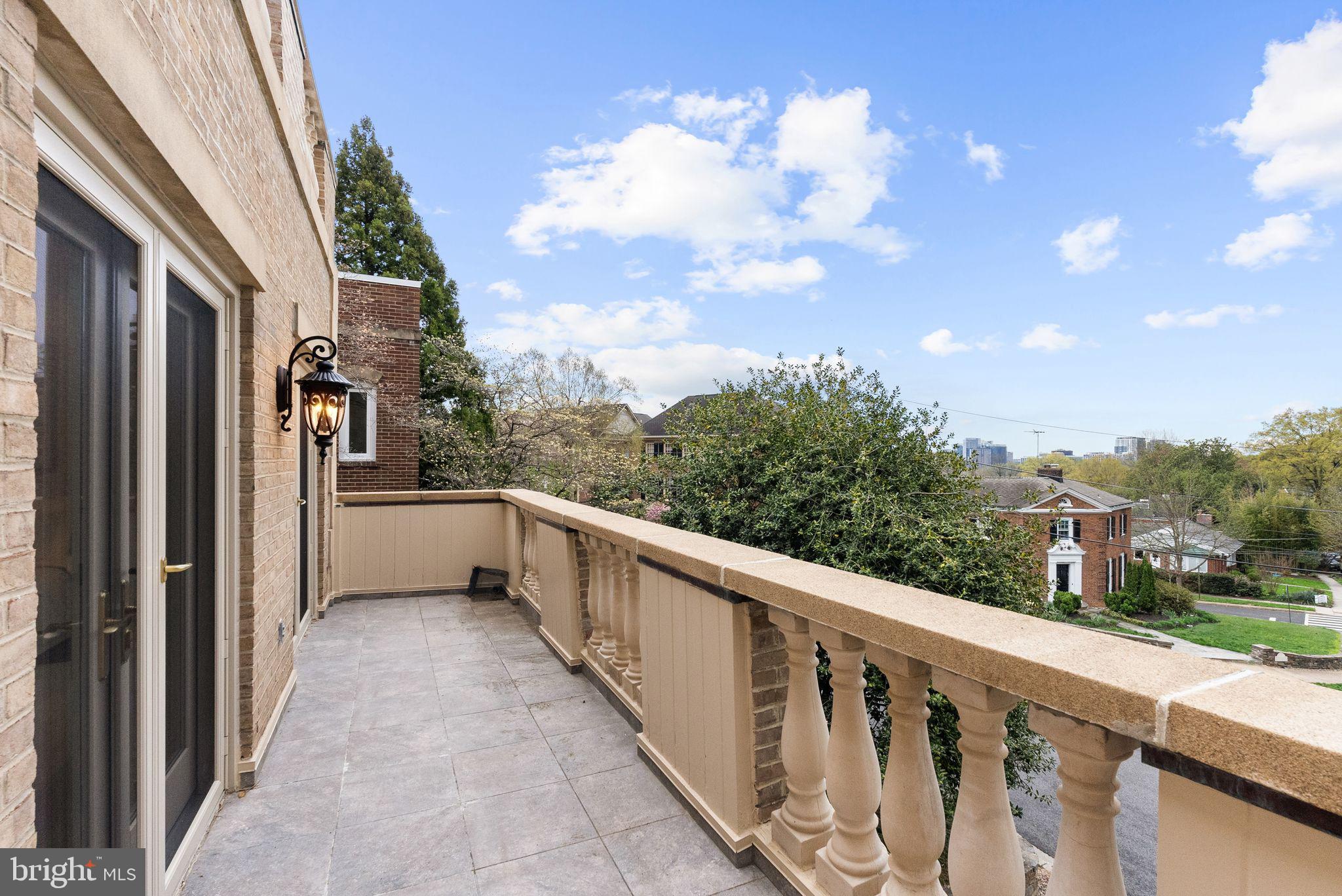 FOXHALL - Residential