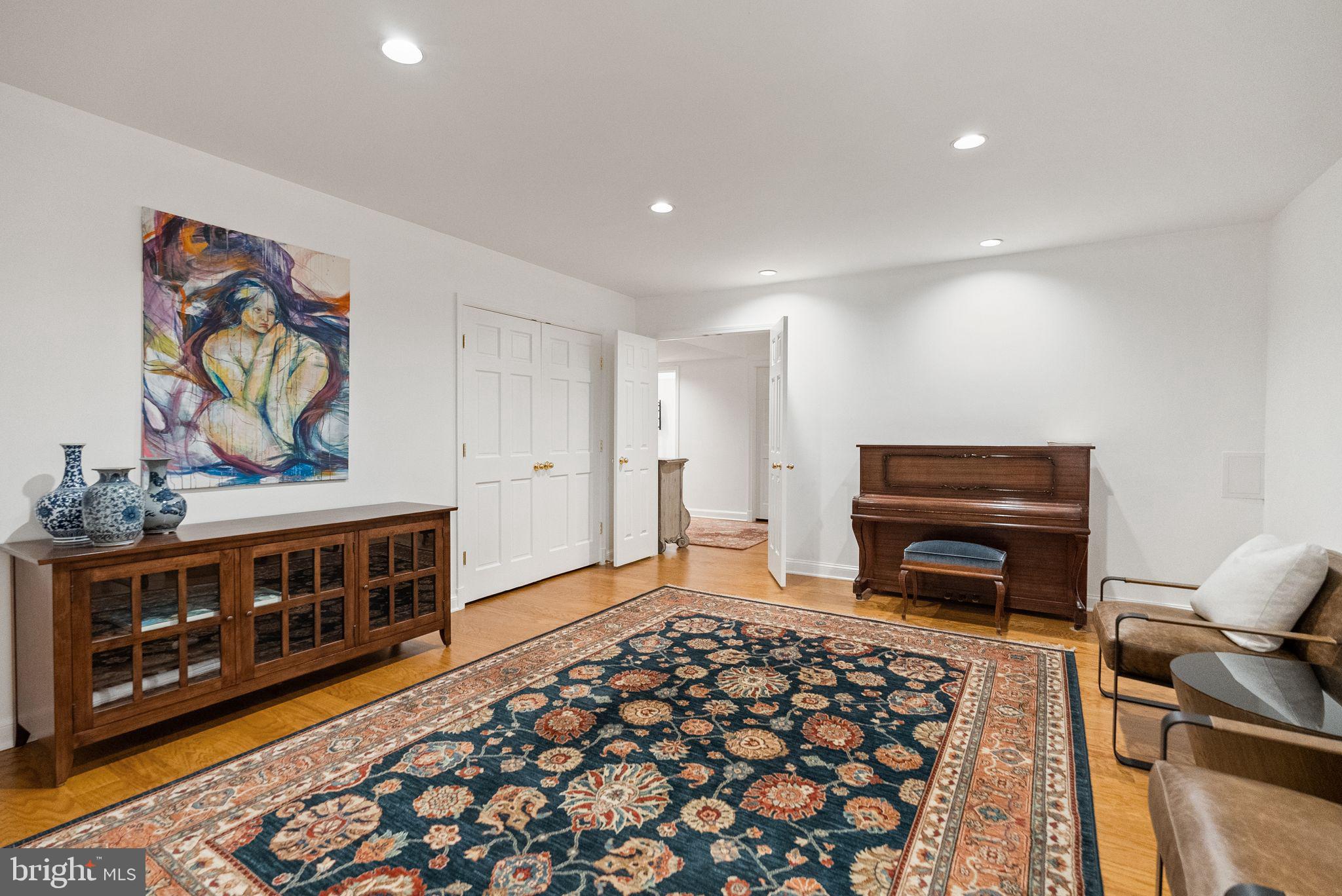 FOXHALL - Residential