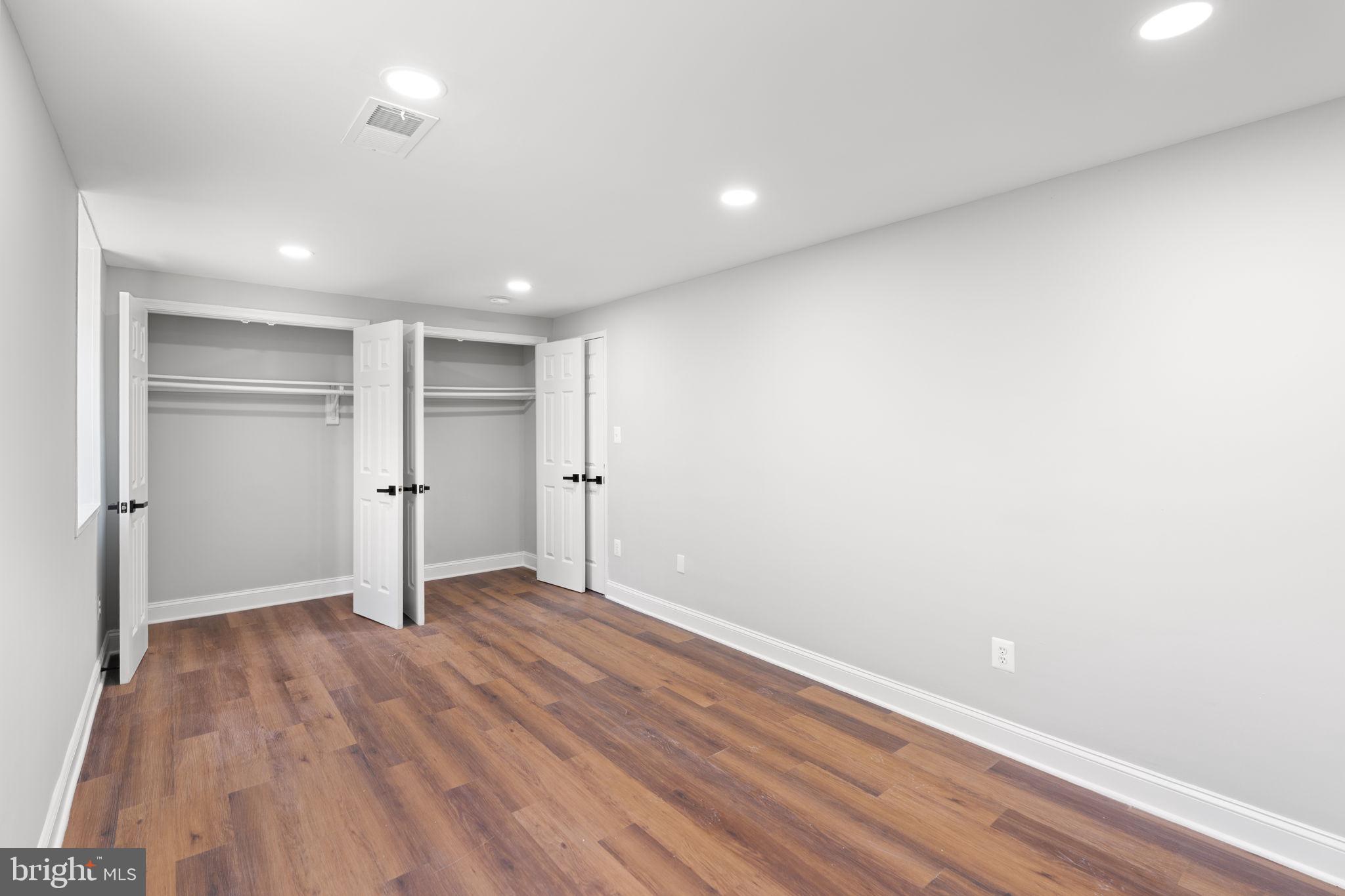 WINDMILL SQUARE - Residential