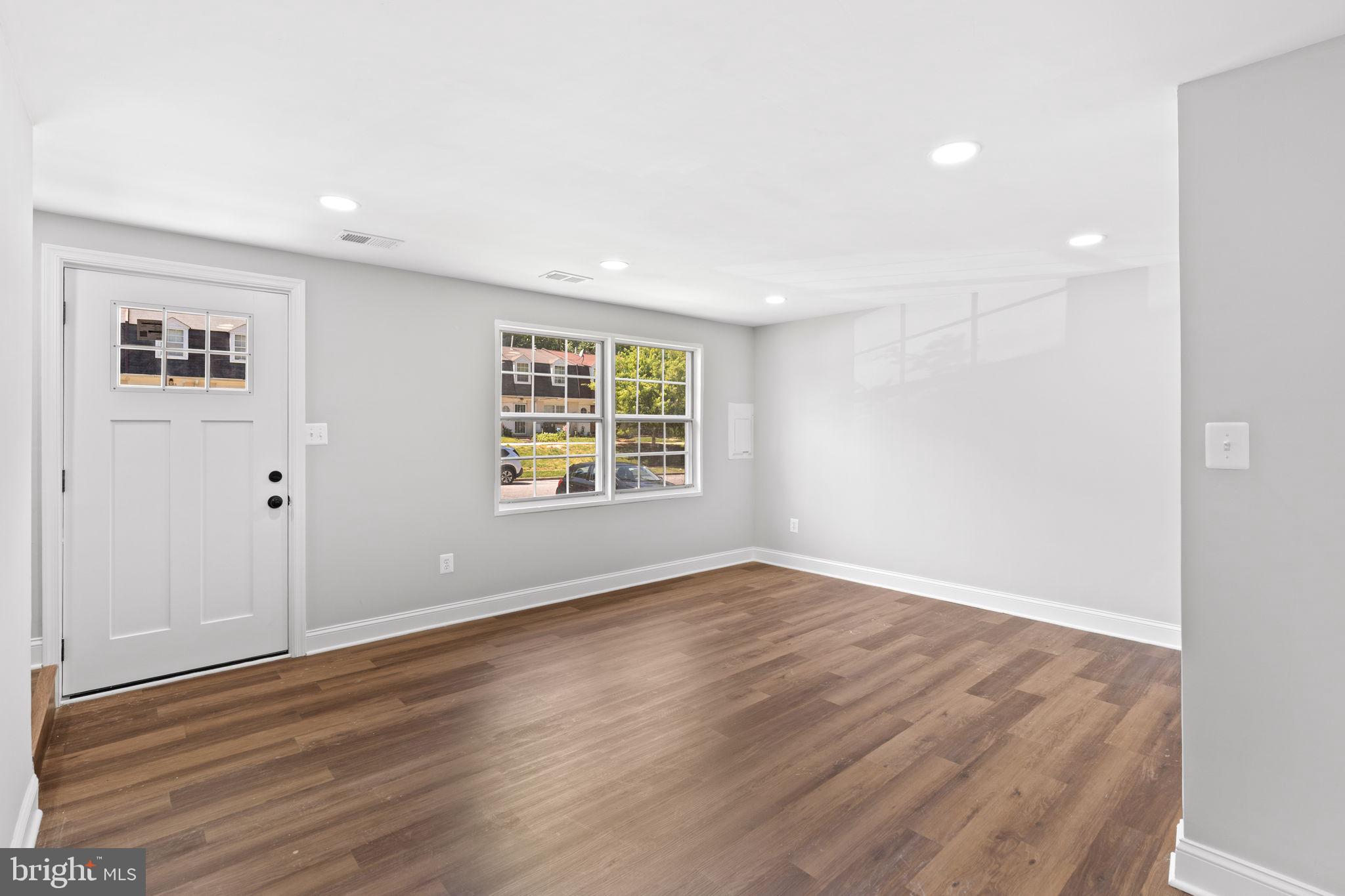 WINDMILL SQUARE - Residential