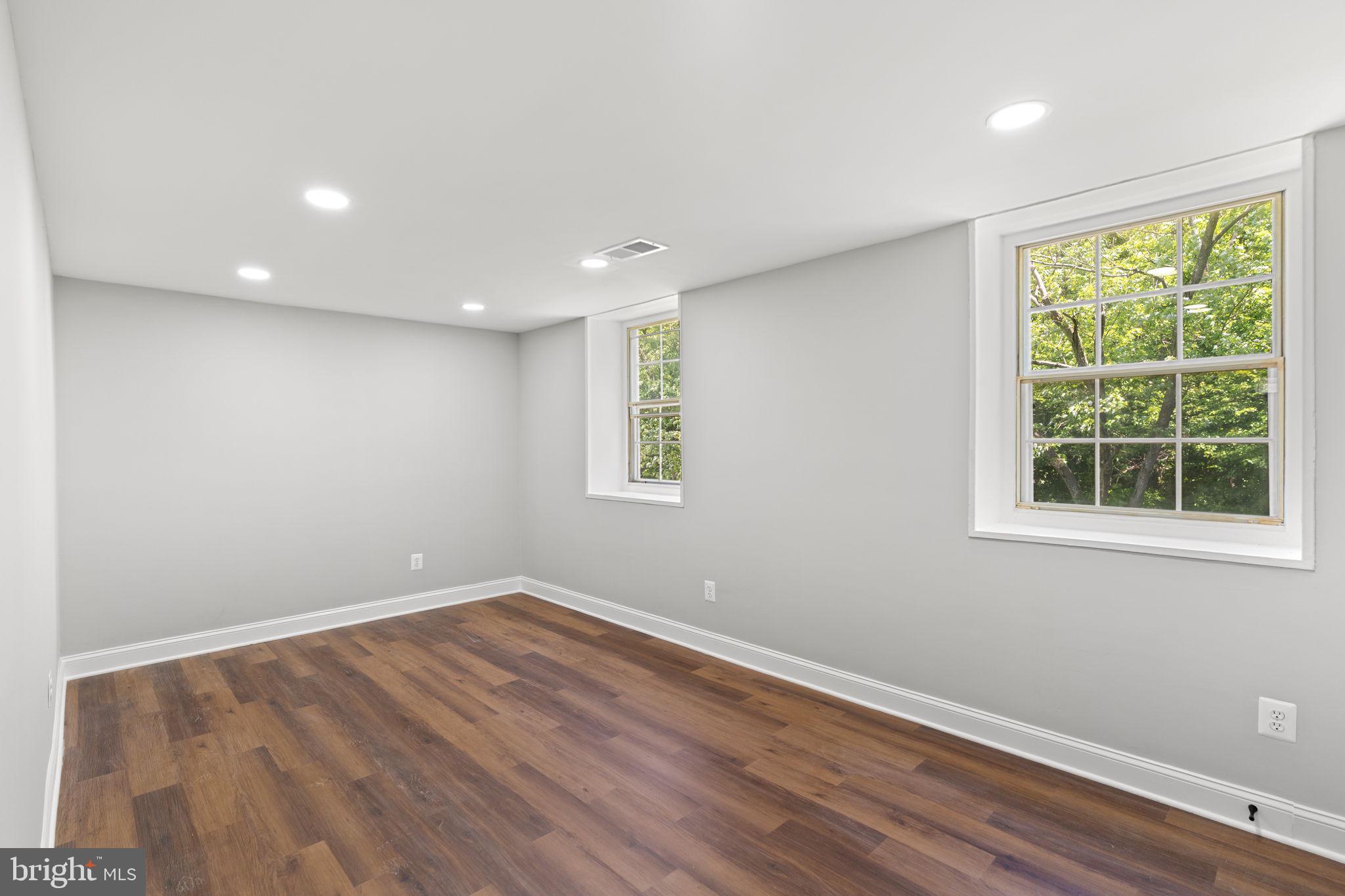 WINDMILL SQUARE - Residential