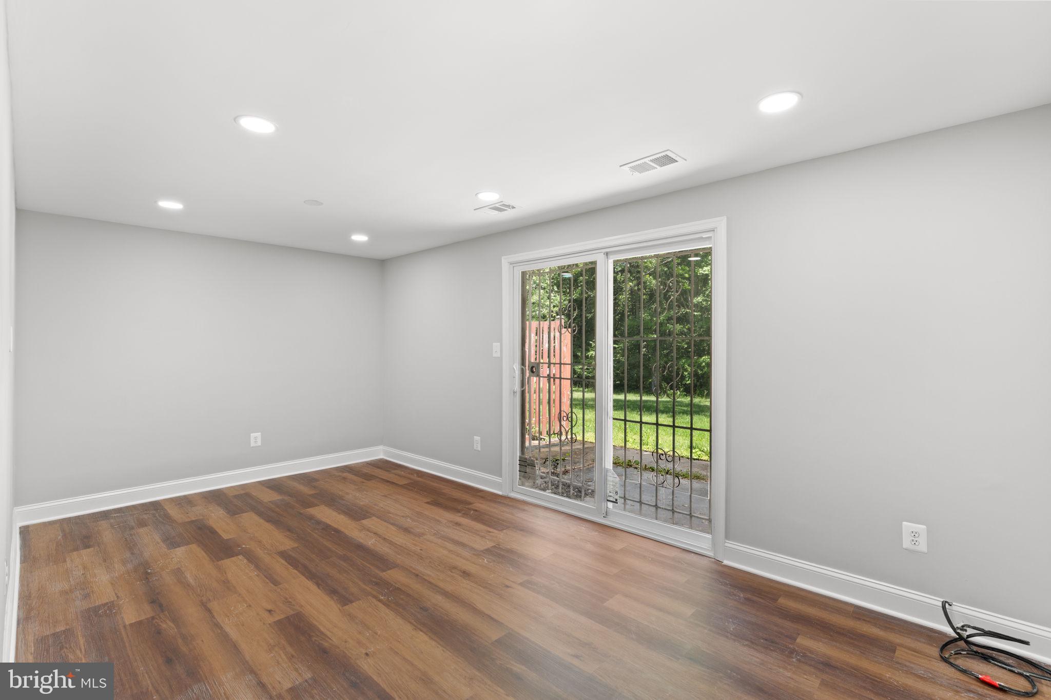 WINDMILL SQUARE - Residential