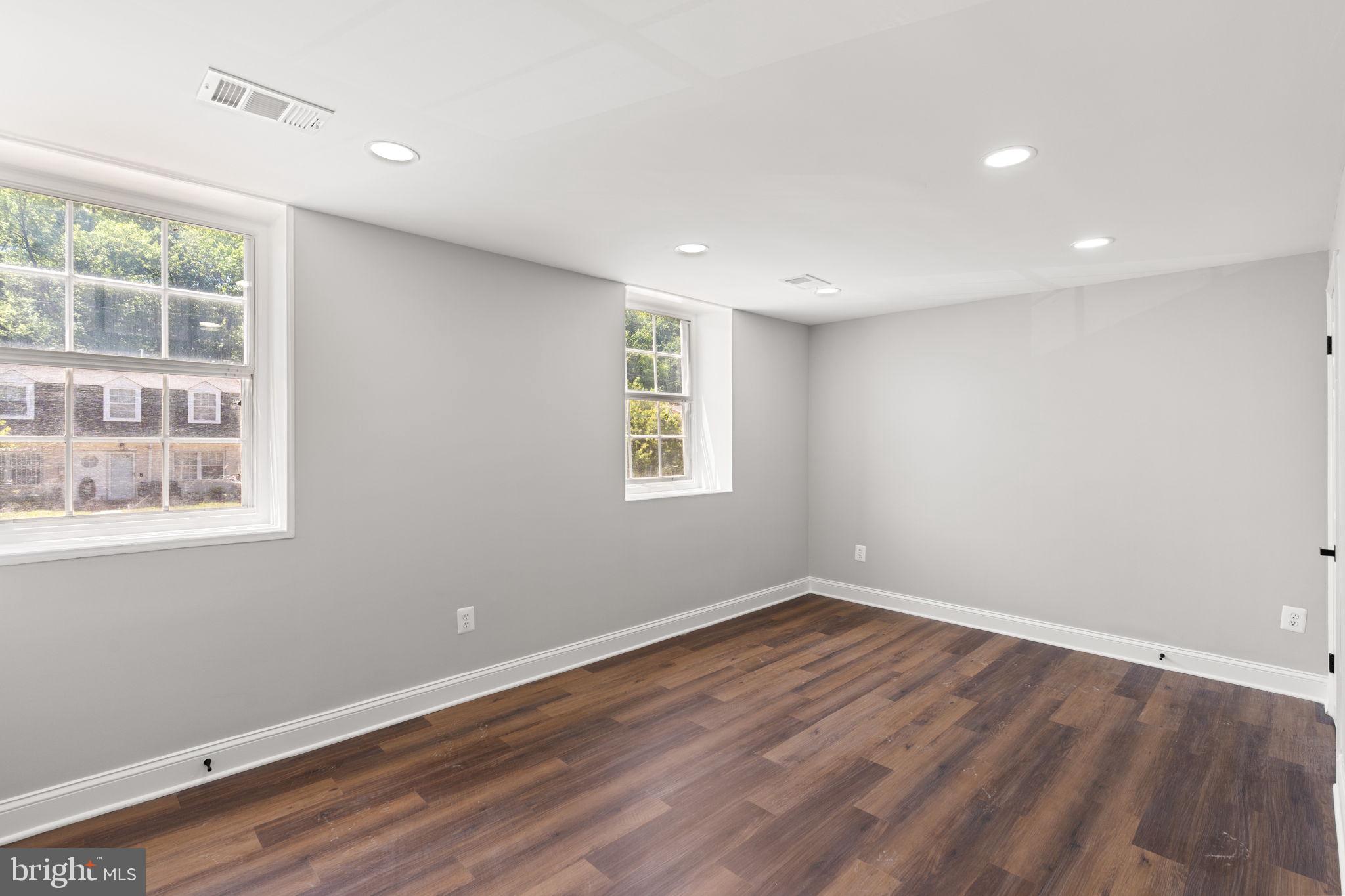 WINDMILL SQUARE - Residential