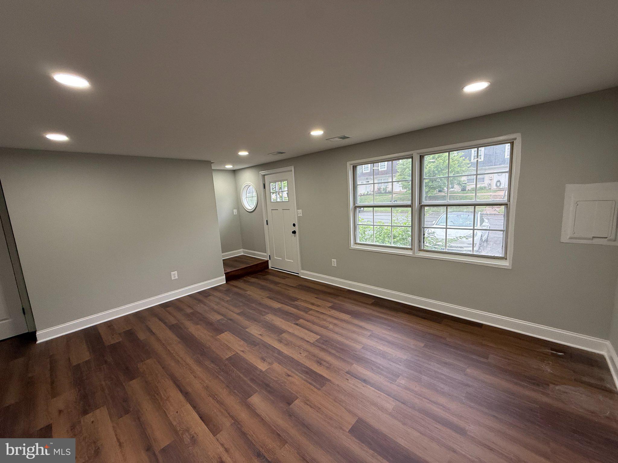 WINDMILL SQUARE - Residential