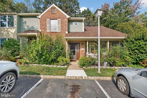 Condo For Sale - 1106 Hickory Court<br/> MONMOUTH JUNCTION, NJ 08852