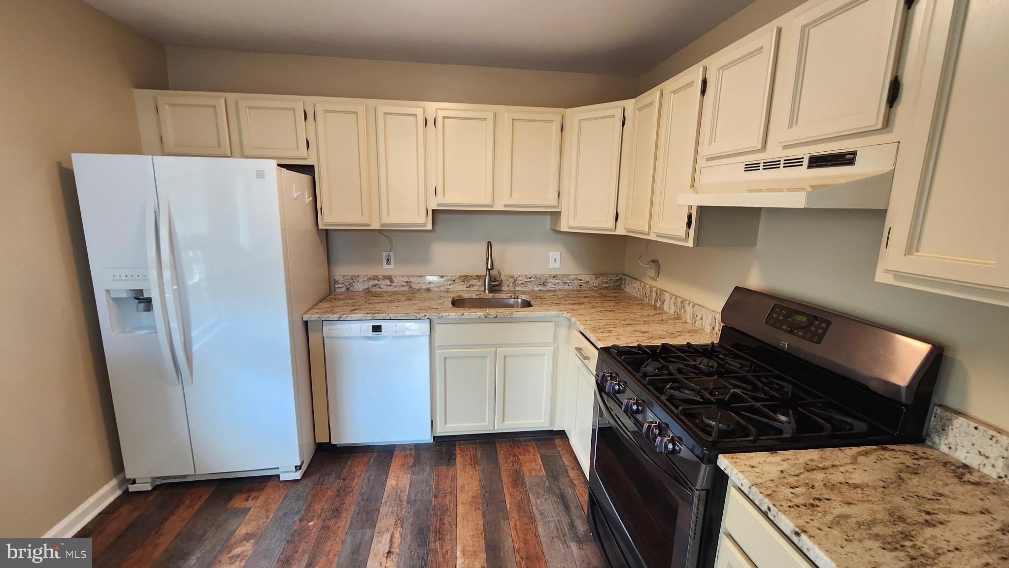 2102 BROOKHAVEN DRIVE