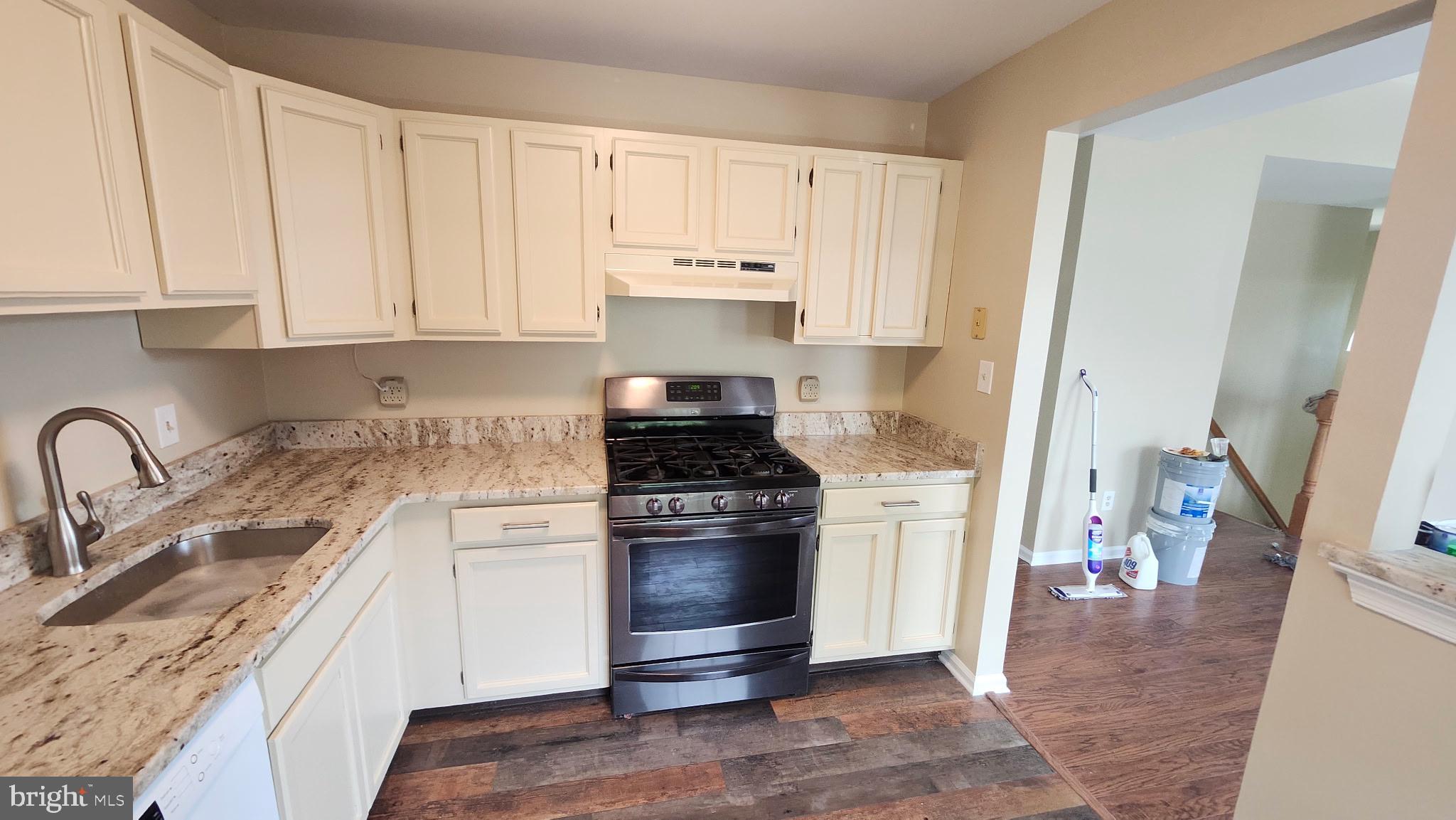 2102 BROOKHAVEN DRIVE