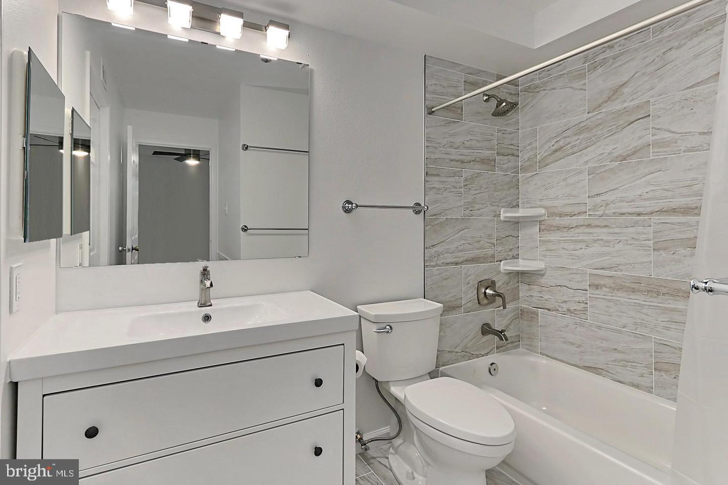 POINTE AT PARK CENTER - Residential