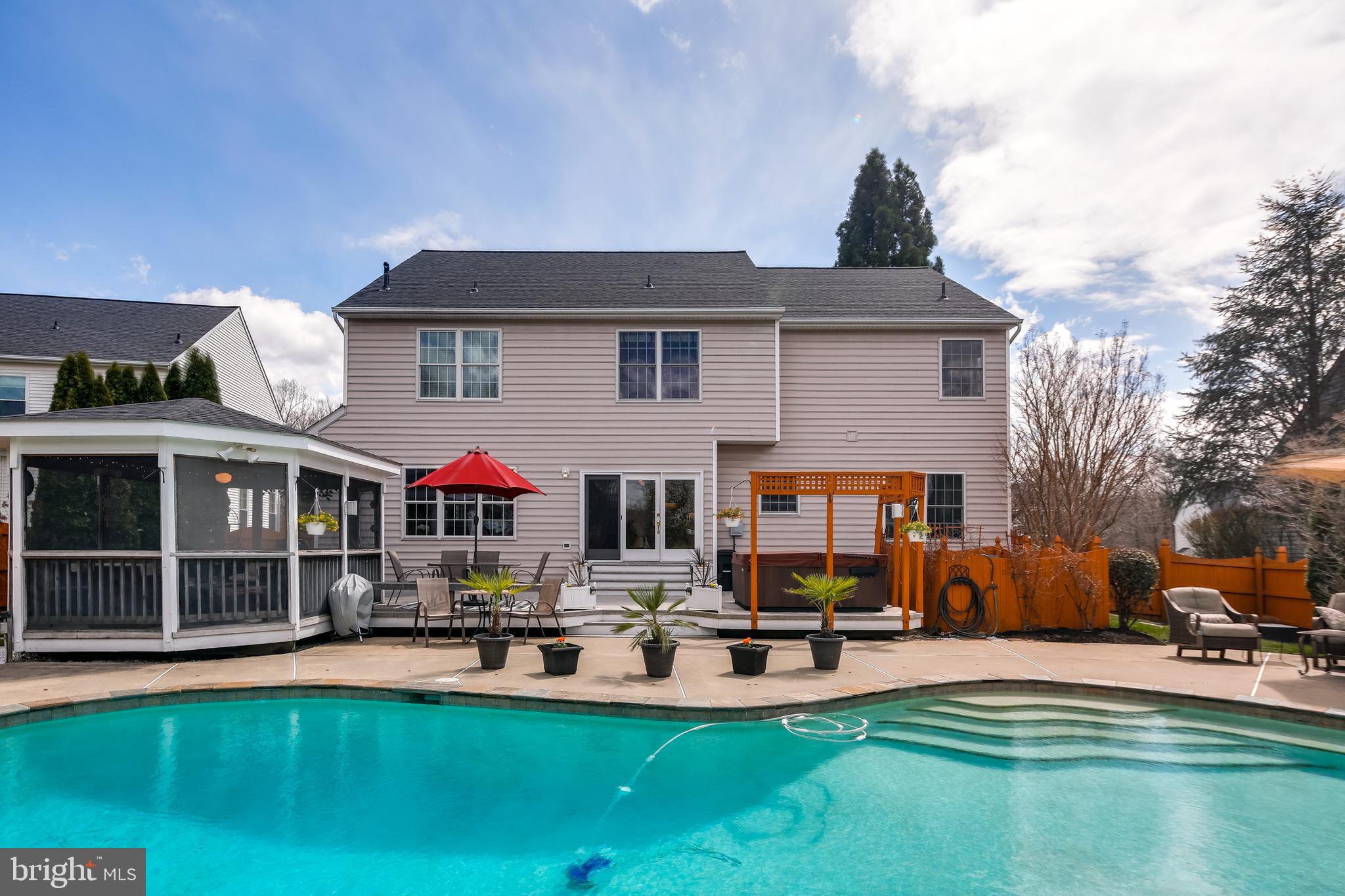 RIVERWALK - Residential