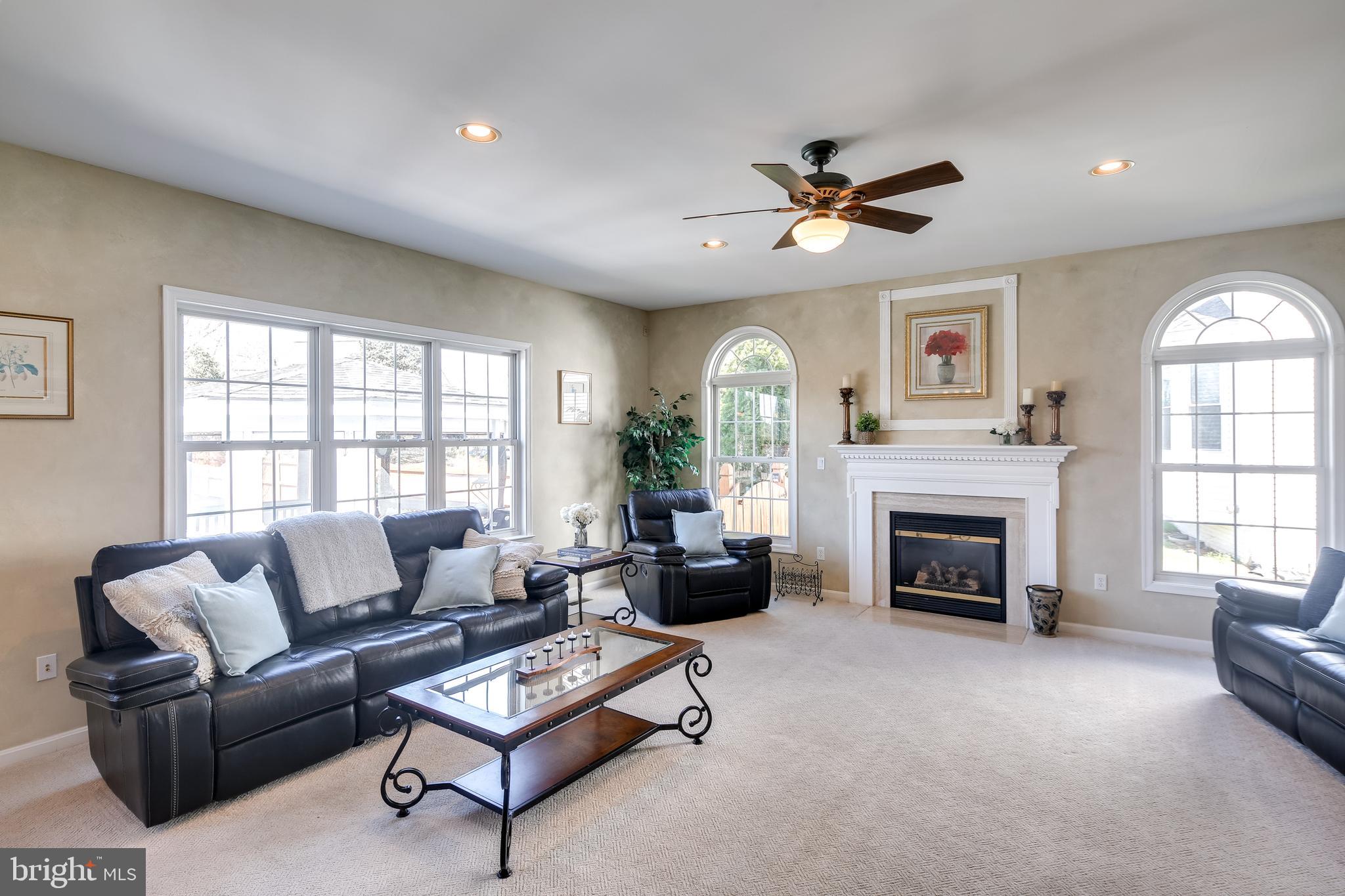 RIVERWALK - Residential