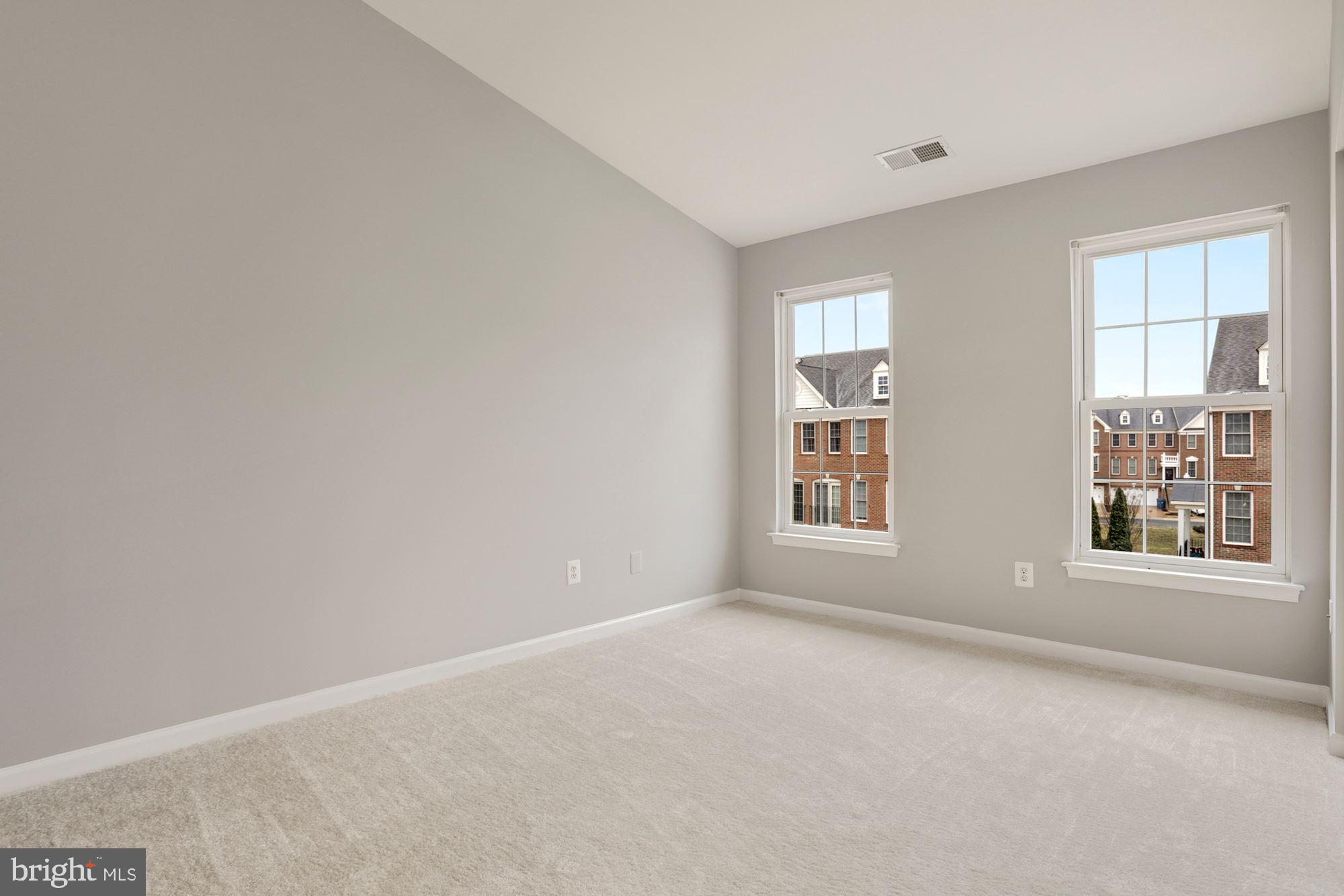 SOUTH RIDING - Residential